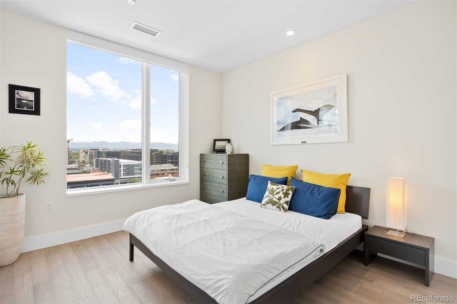 155 Steele Street Unit: 1017