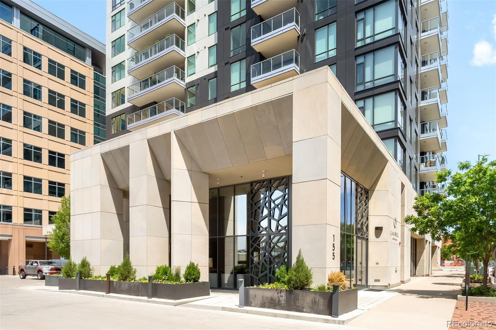 155 Steele Street Unit: 1017