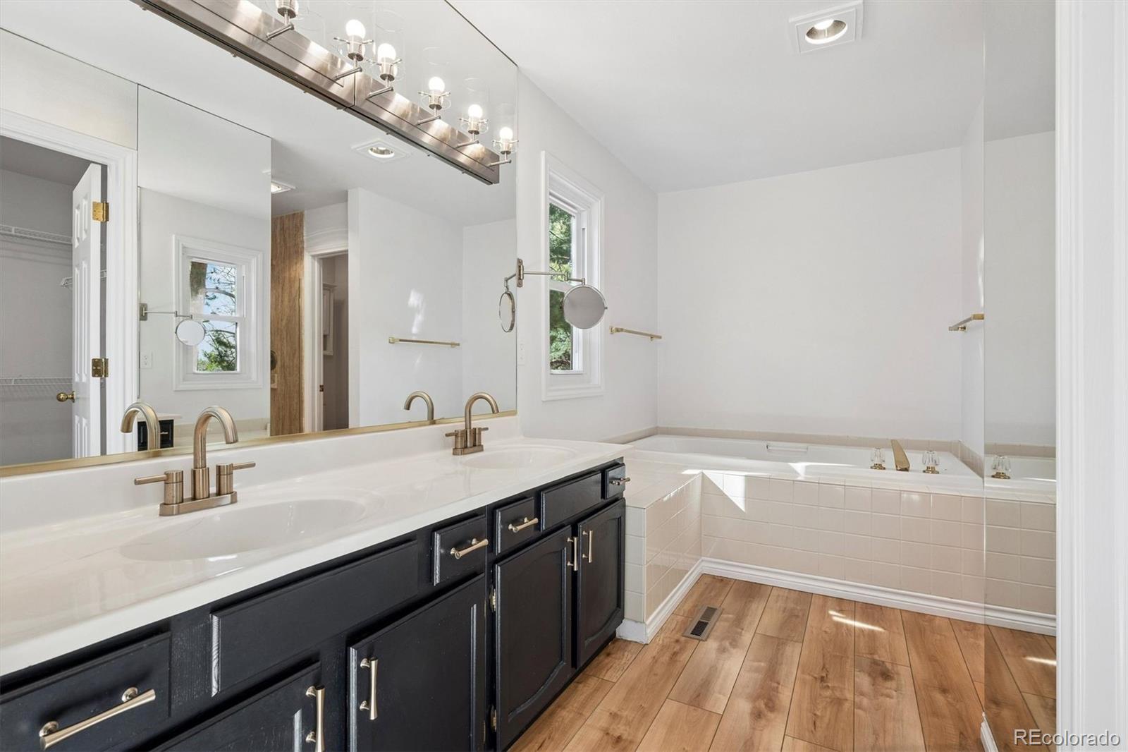 1655 S Syracuse Street