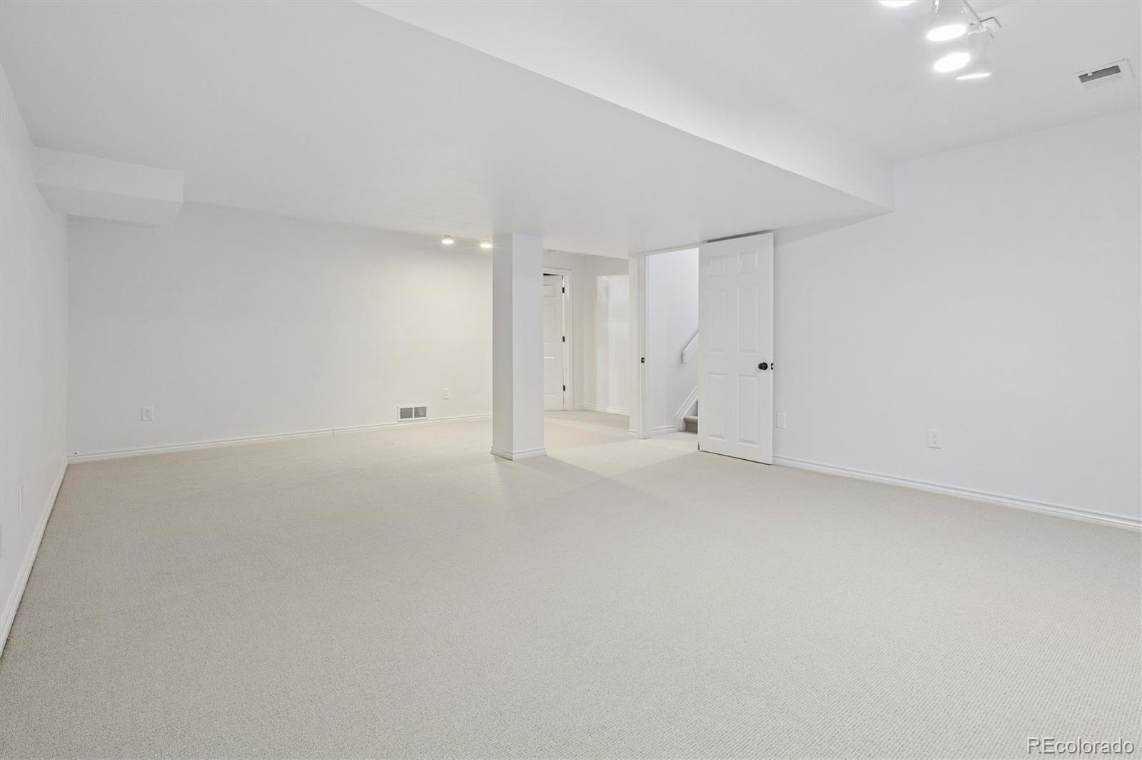 1655 S Syracuse Street