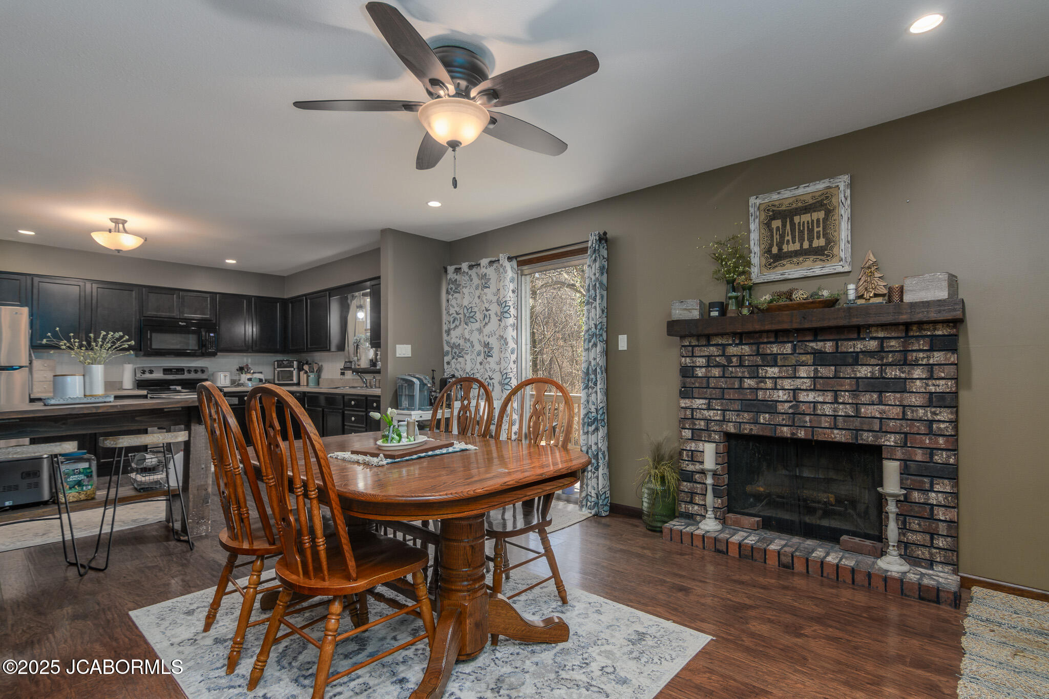 2418 SCENIC DRIVE