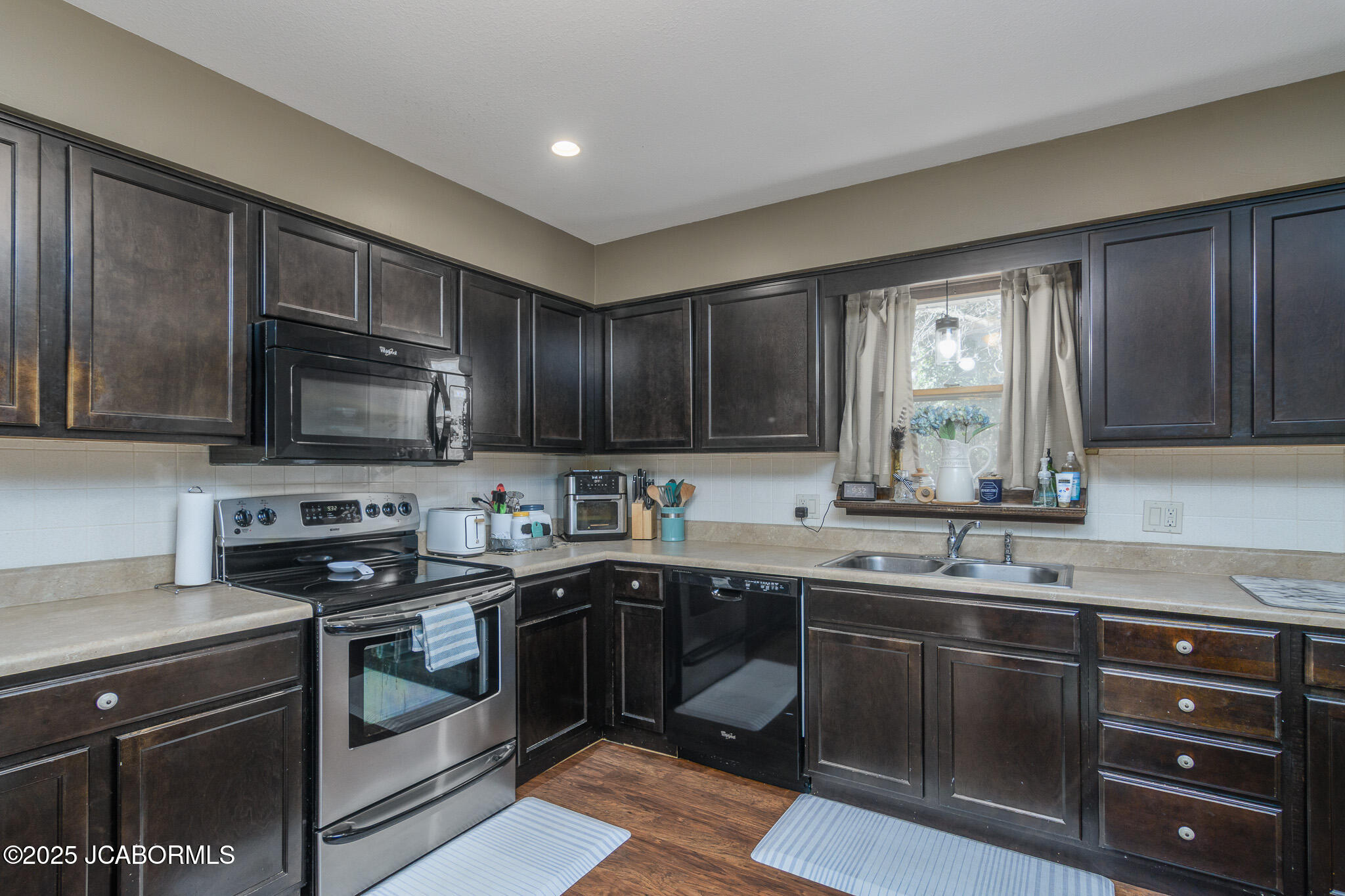 2418 SCENIC DRIVE