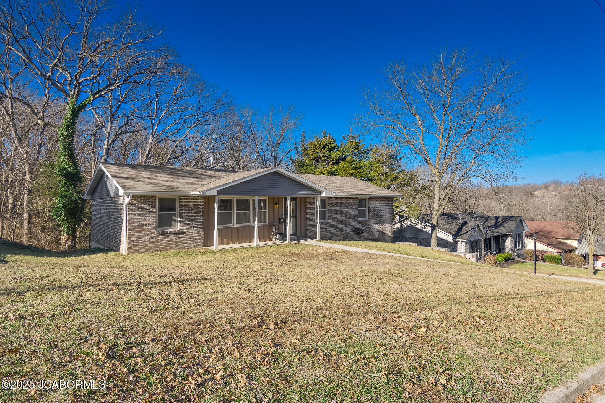 2418 SCENIC DRIVE