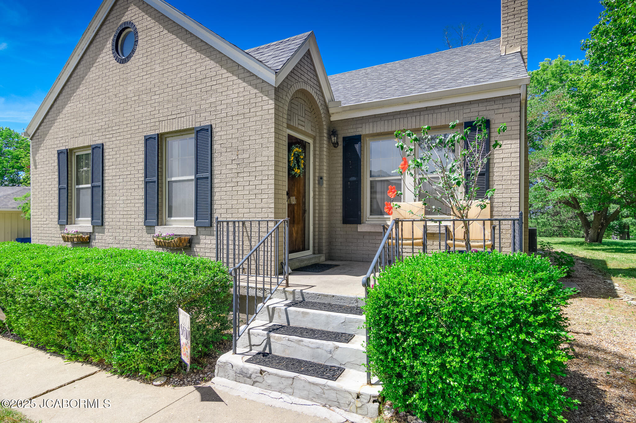 1912 HAYSELTON DRIVE