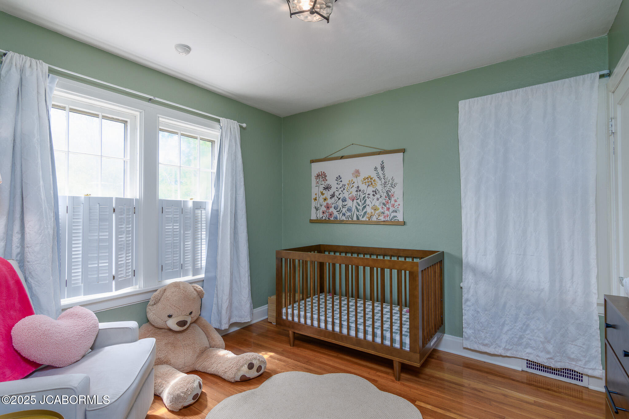 1912 HAYSELTON DRIVE