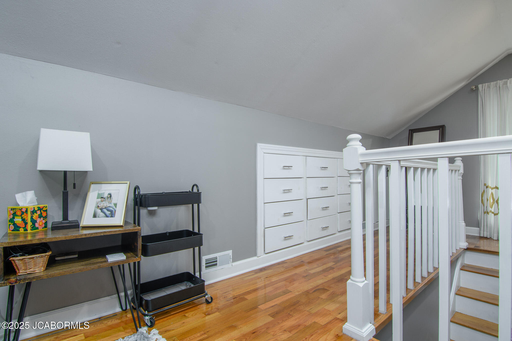 1912 HAYSELTON DRIVE