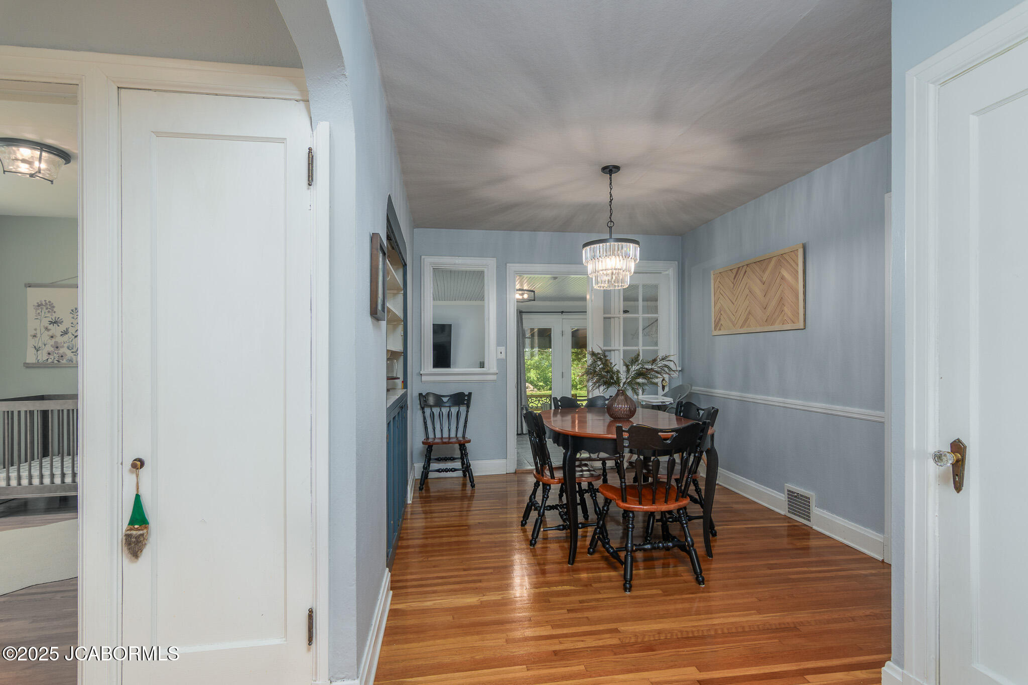 1912 HAYSELTON DRIVE