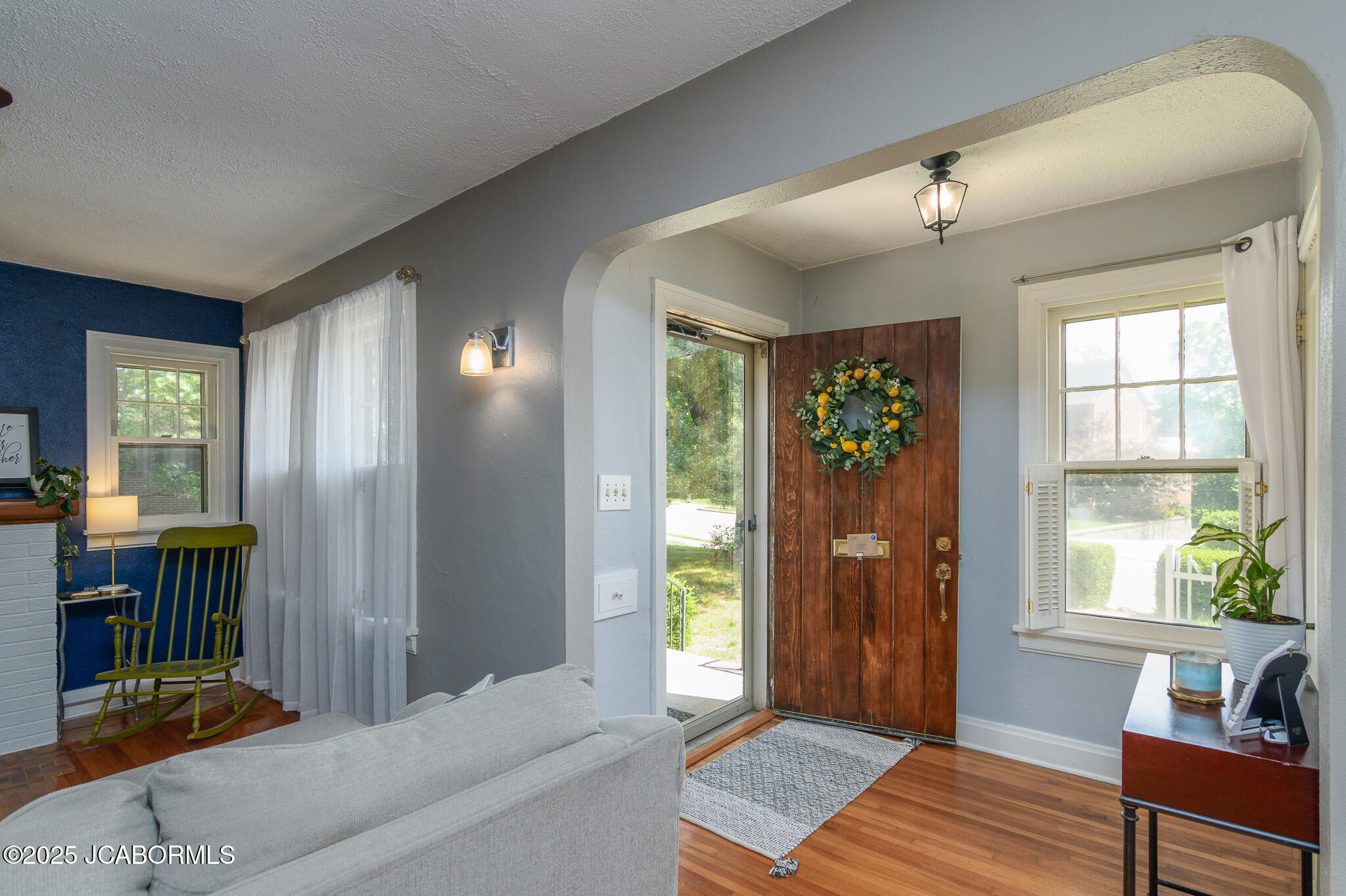 1912 HAYSELTON DRIVE