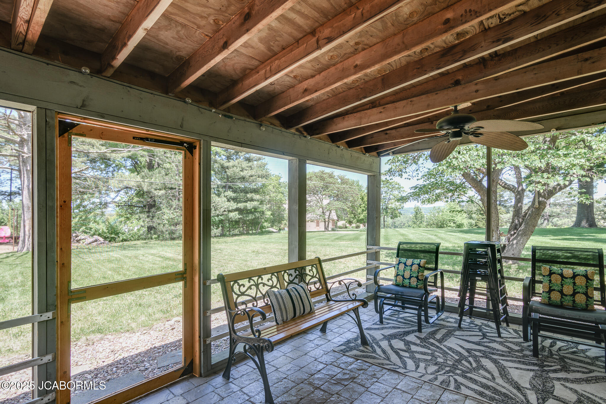 1912 HAYSELTON DRIVE