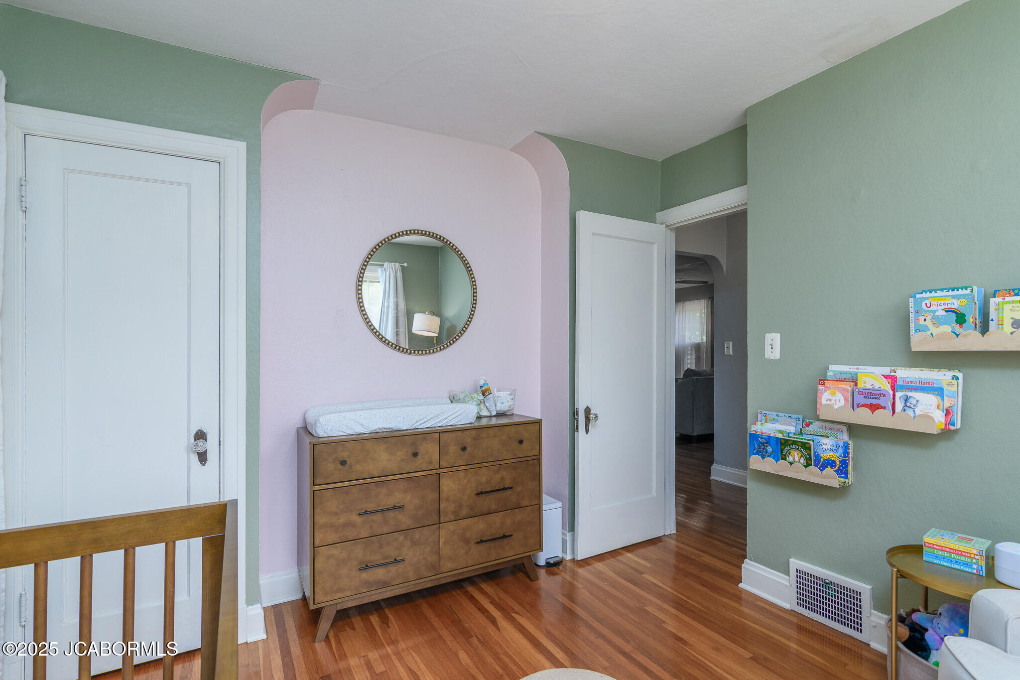 1912 HAYSELTON DRIVE