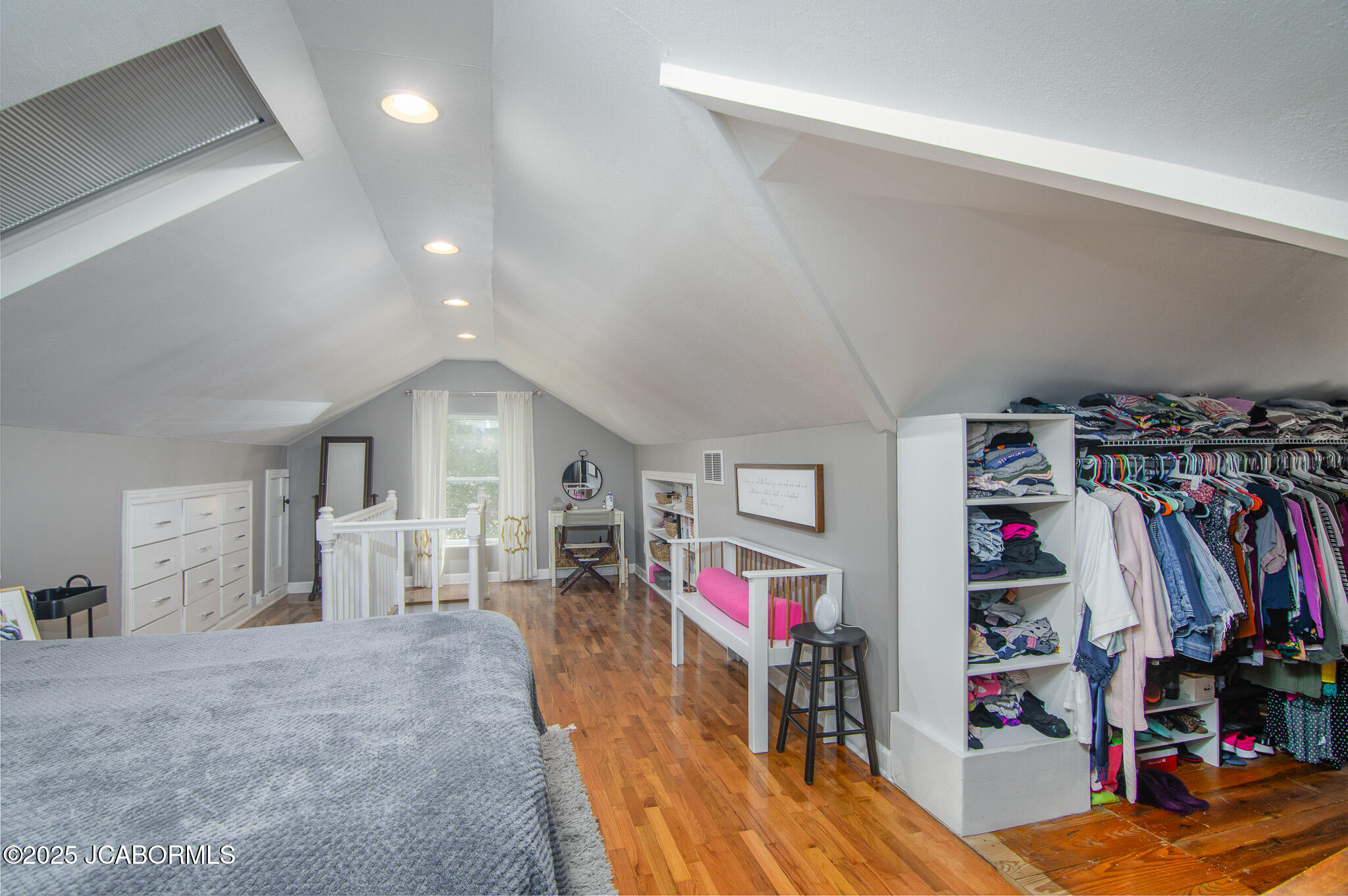 1912 HAYSELTON DRIVE