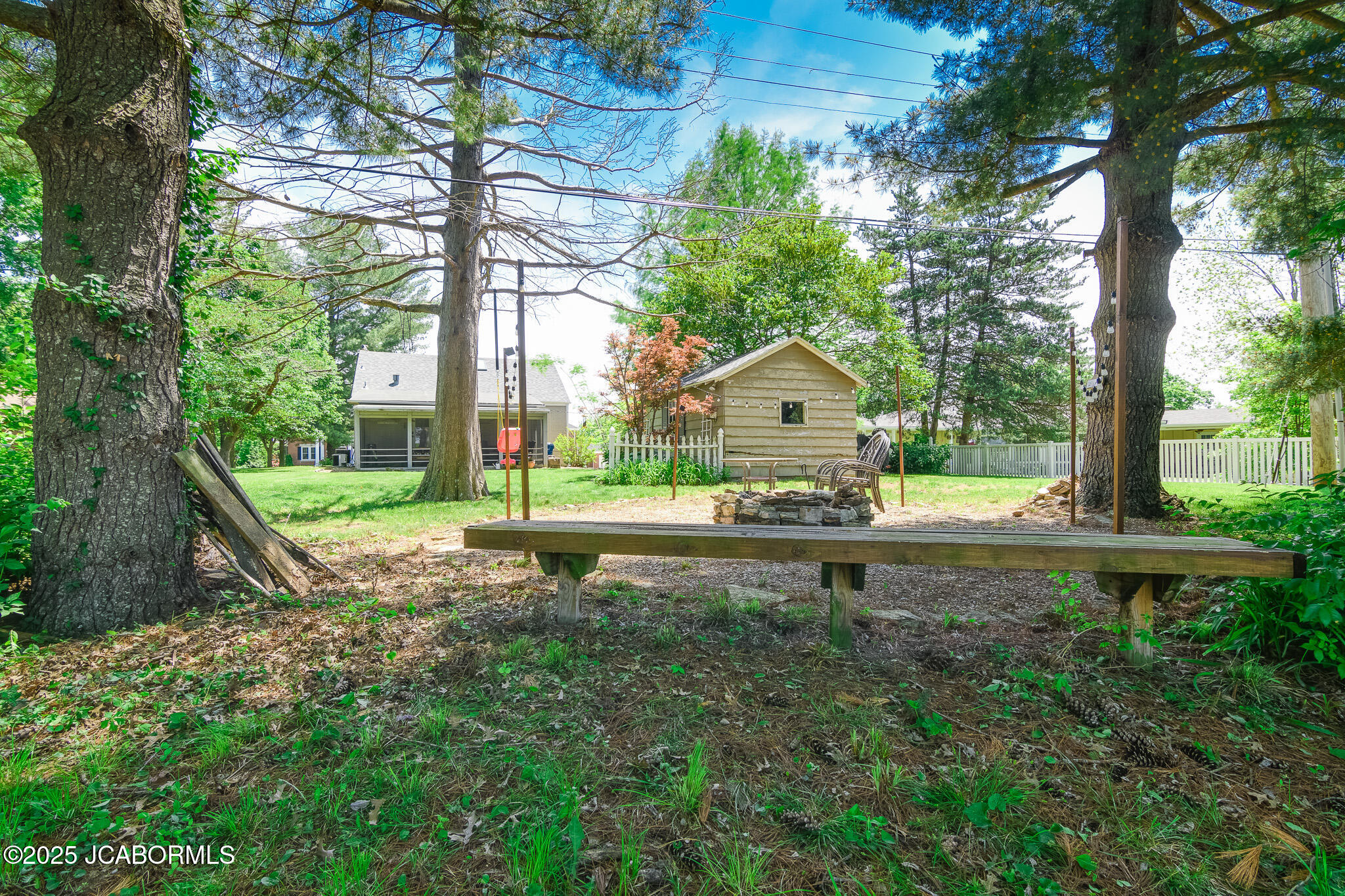 1912 HAYSELTON DRIVE