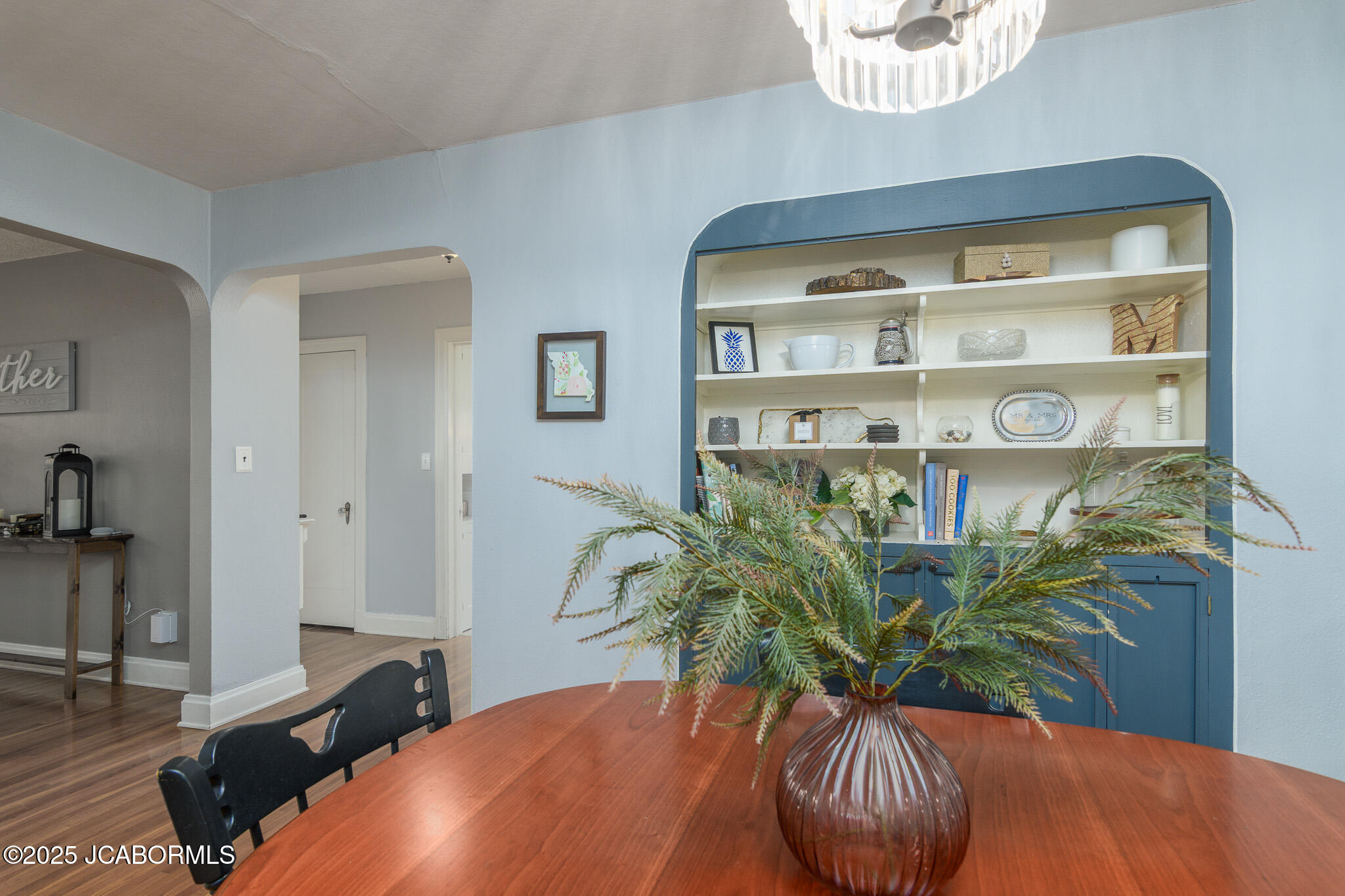 1912 HAYSELTON DRIVE