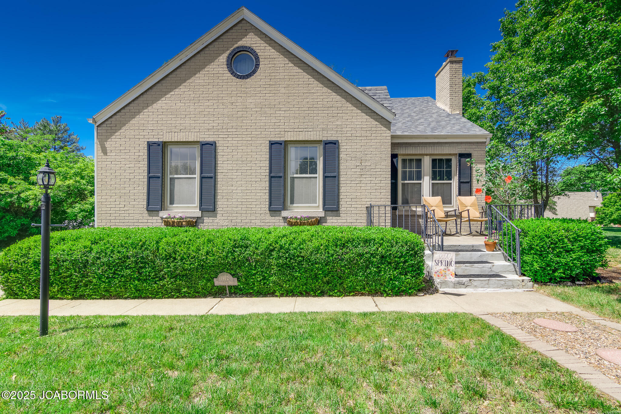 1912 HAYSELTON DRIVE