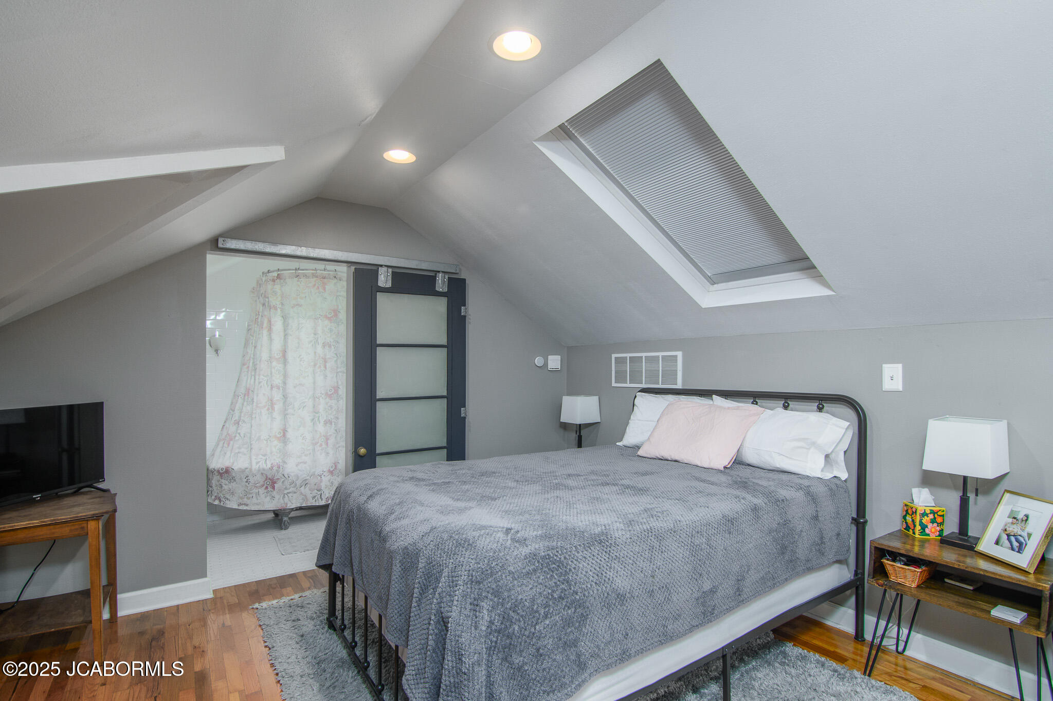 1912 HAYSELTON DRIVE