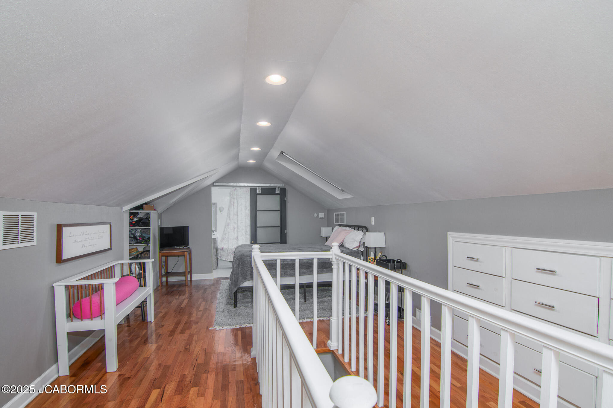 1912 HAYSELTON DRIVE