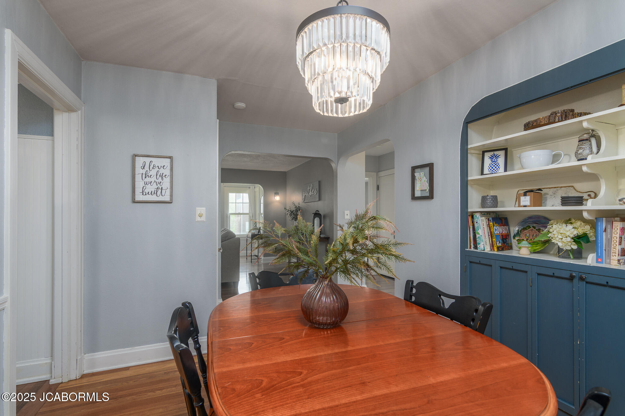 1912 HAYSELTON DRIVE