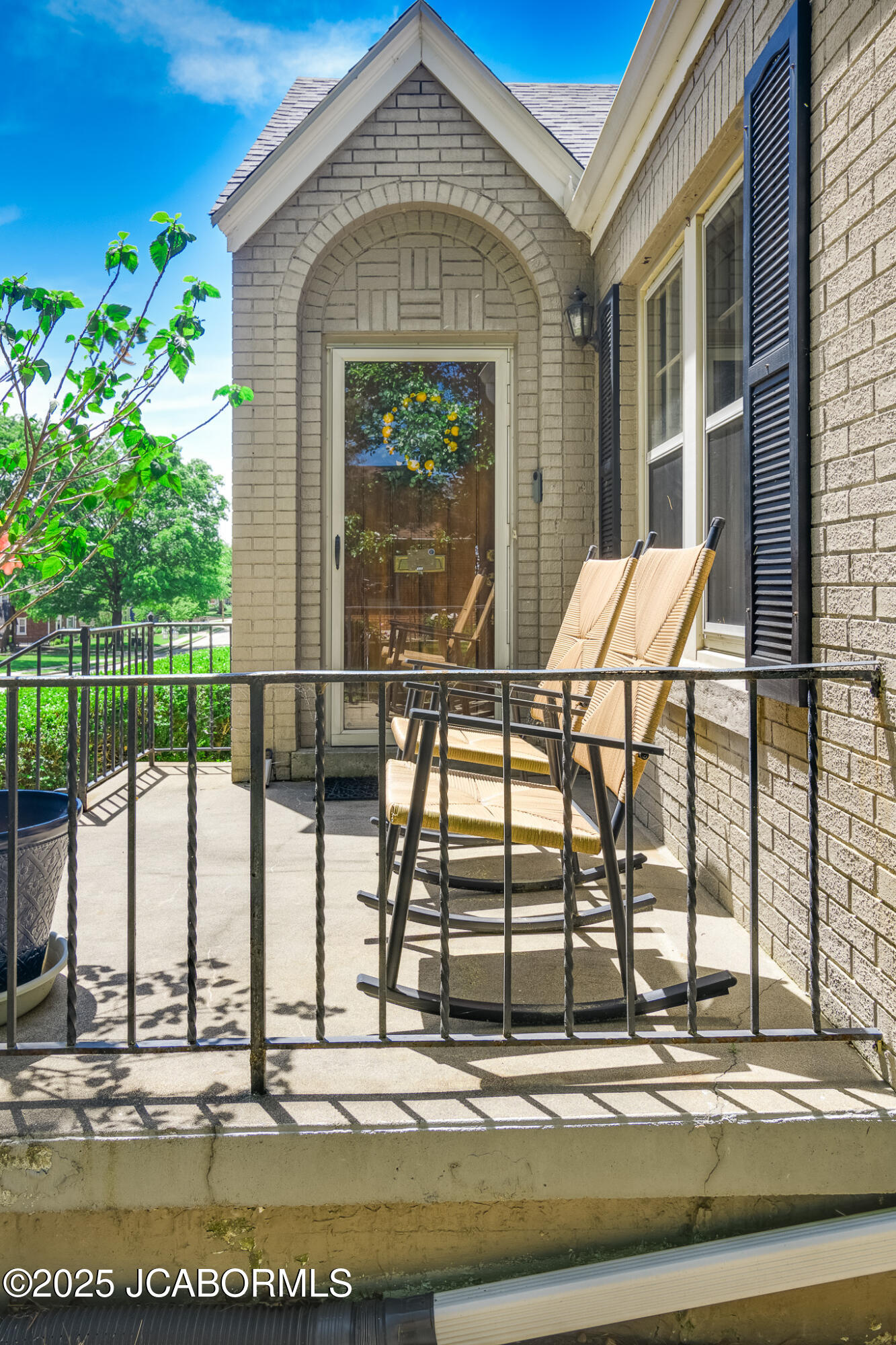 1912 HAYSELTON DRIVE