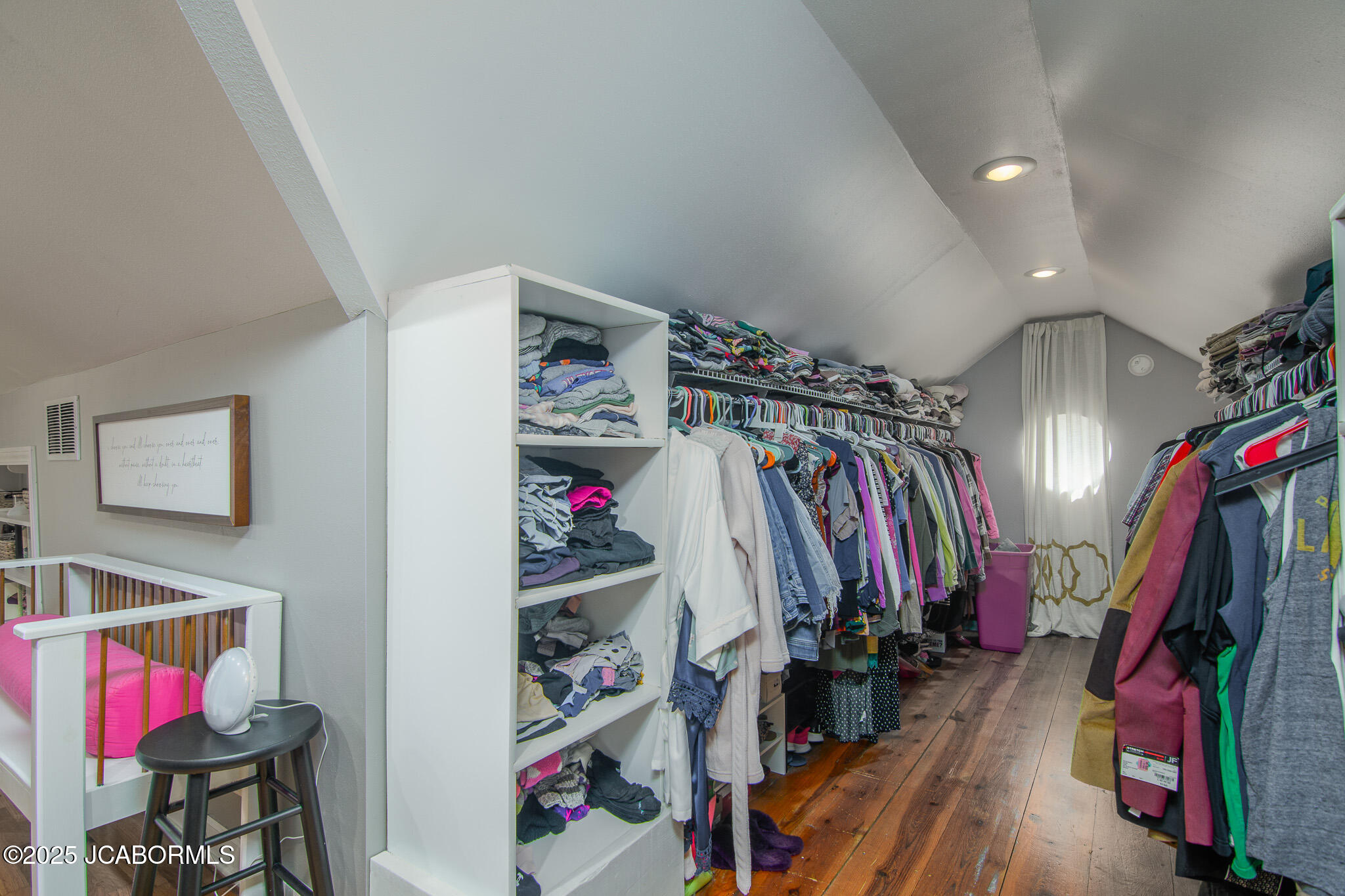 1912 HAYSELTON DRIVE