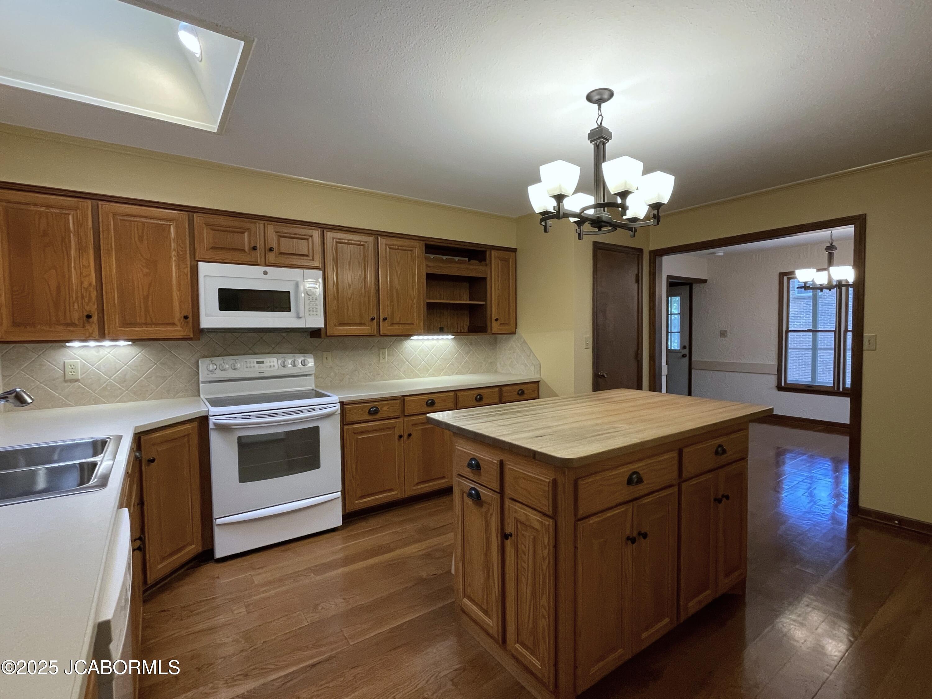 1744 ENGELWOOD DRIVE