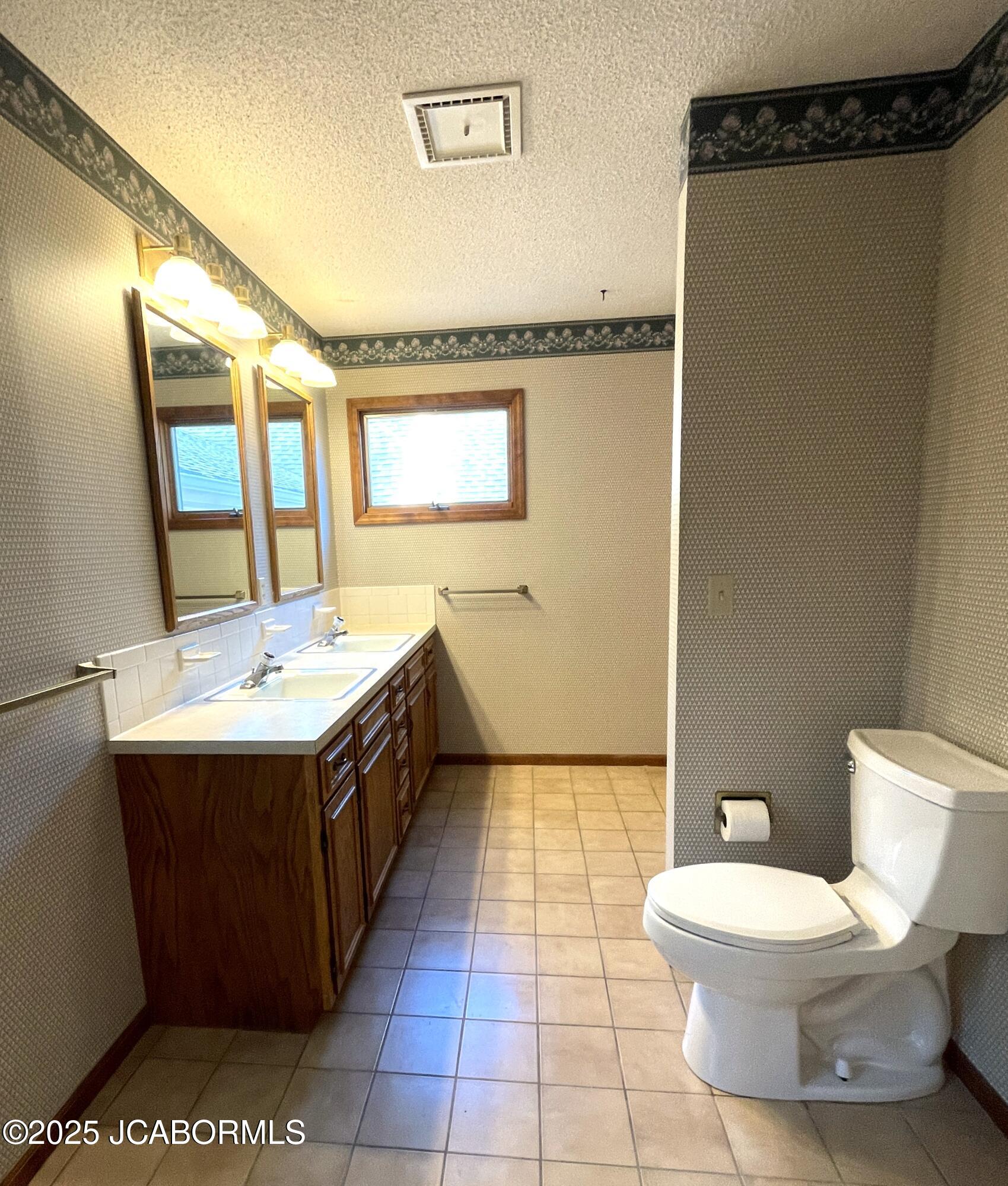 1744 ENGELWOOD DRIVE