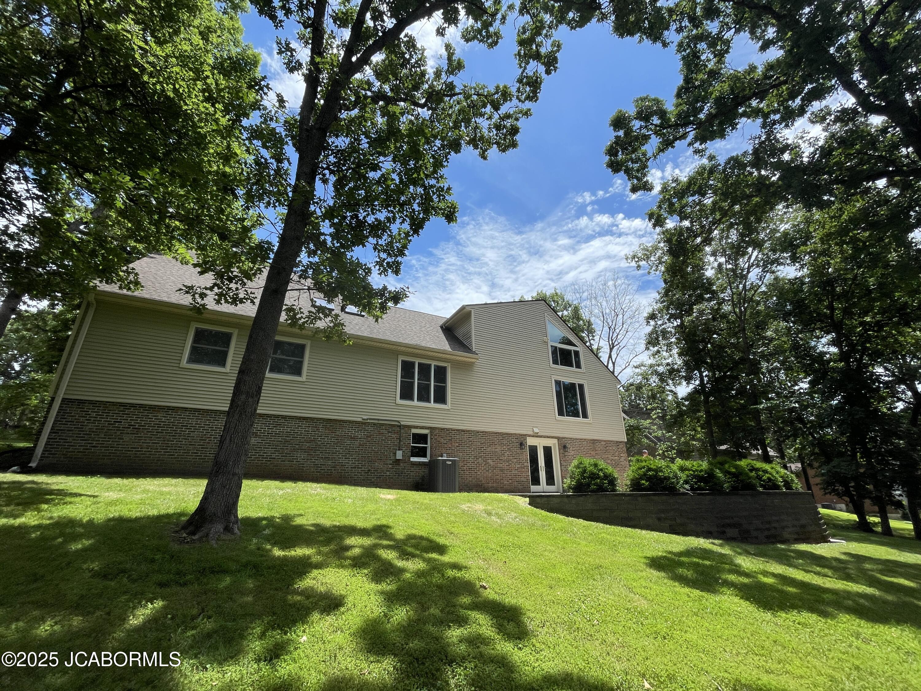 1744 ENGELWOOD DRIVE