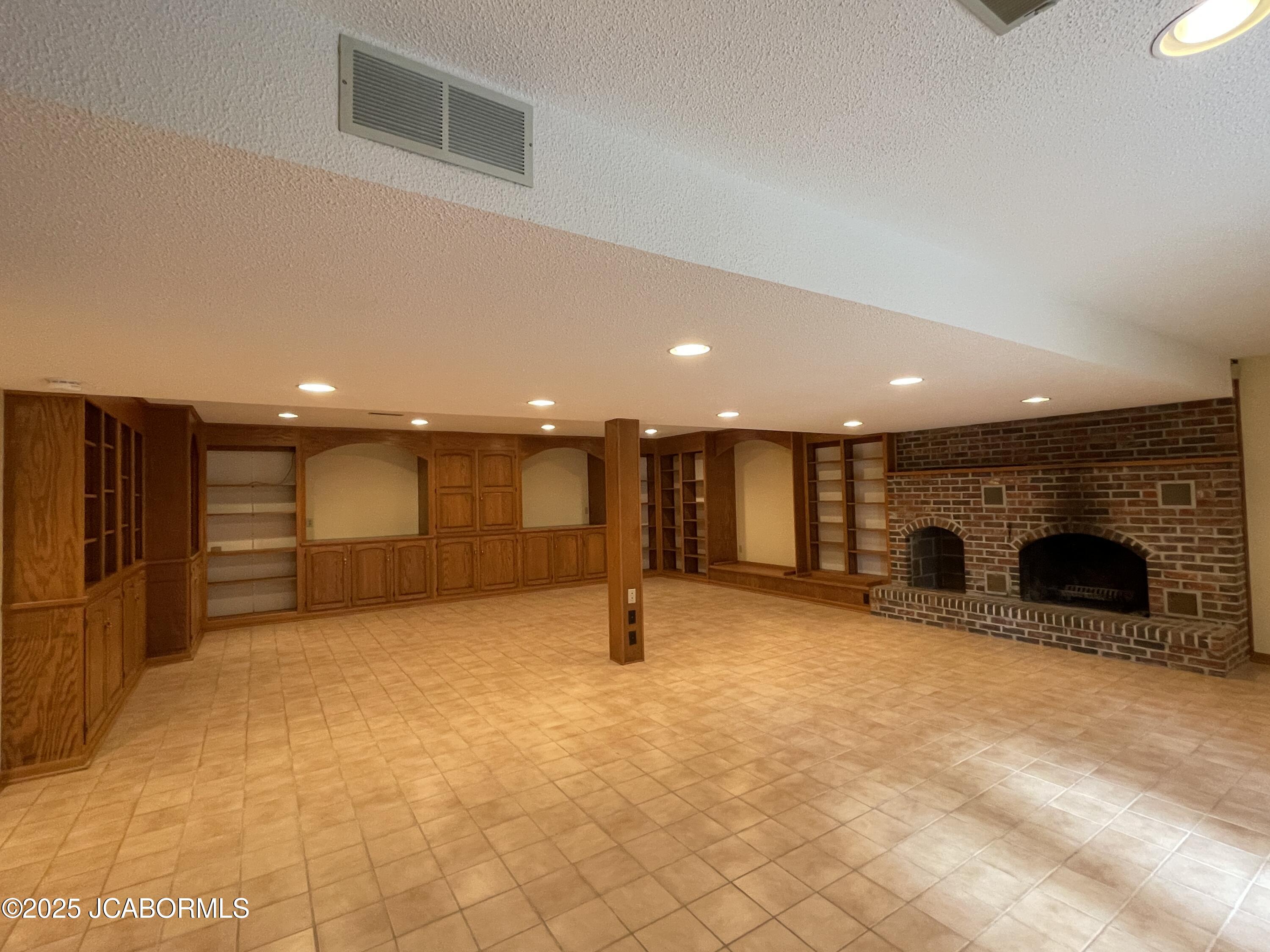 1744 ENGELWOOD DRIVE