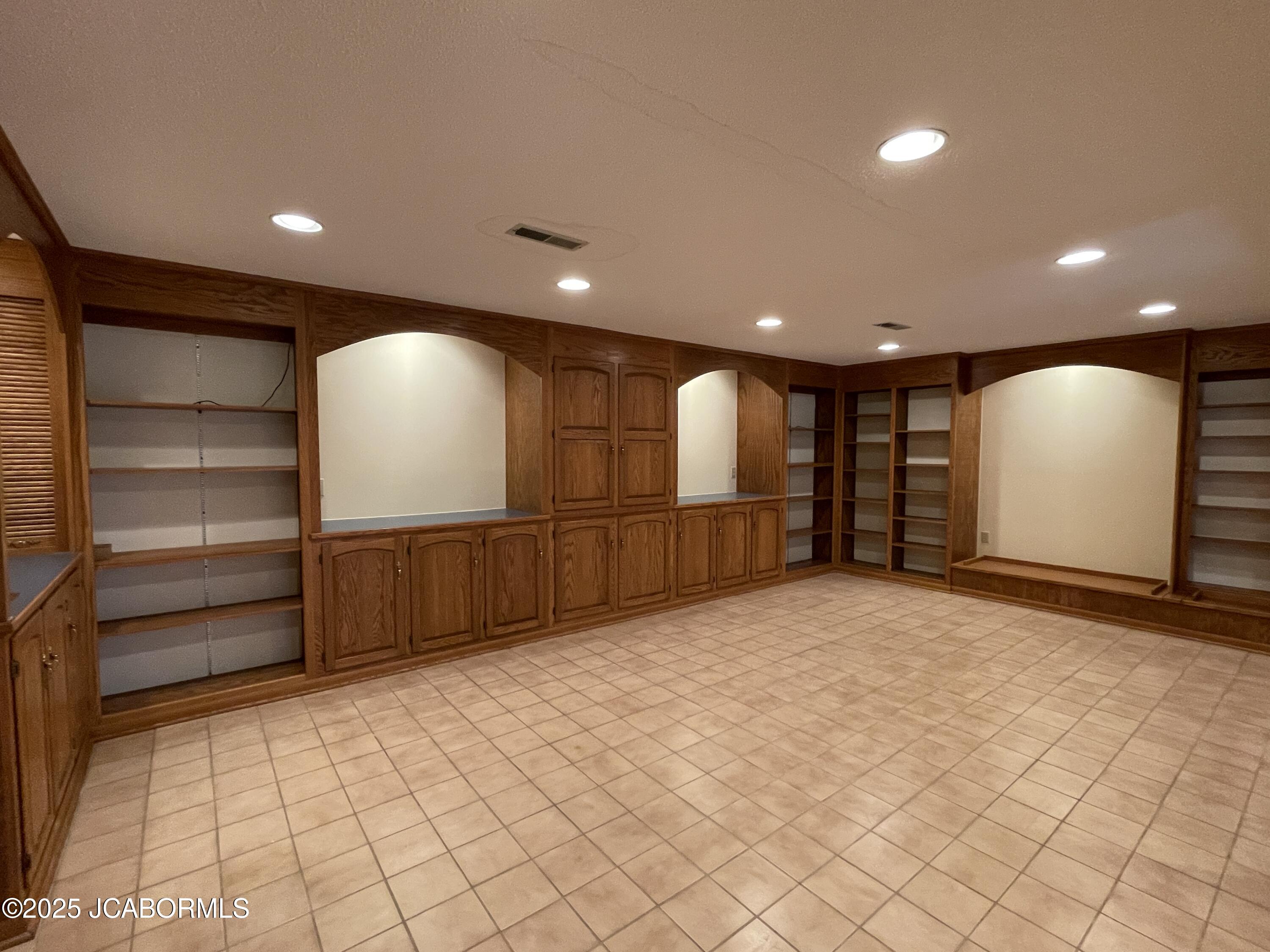 1744 ENGELWOOD DRIVE
