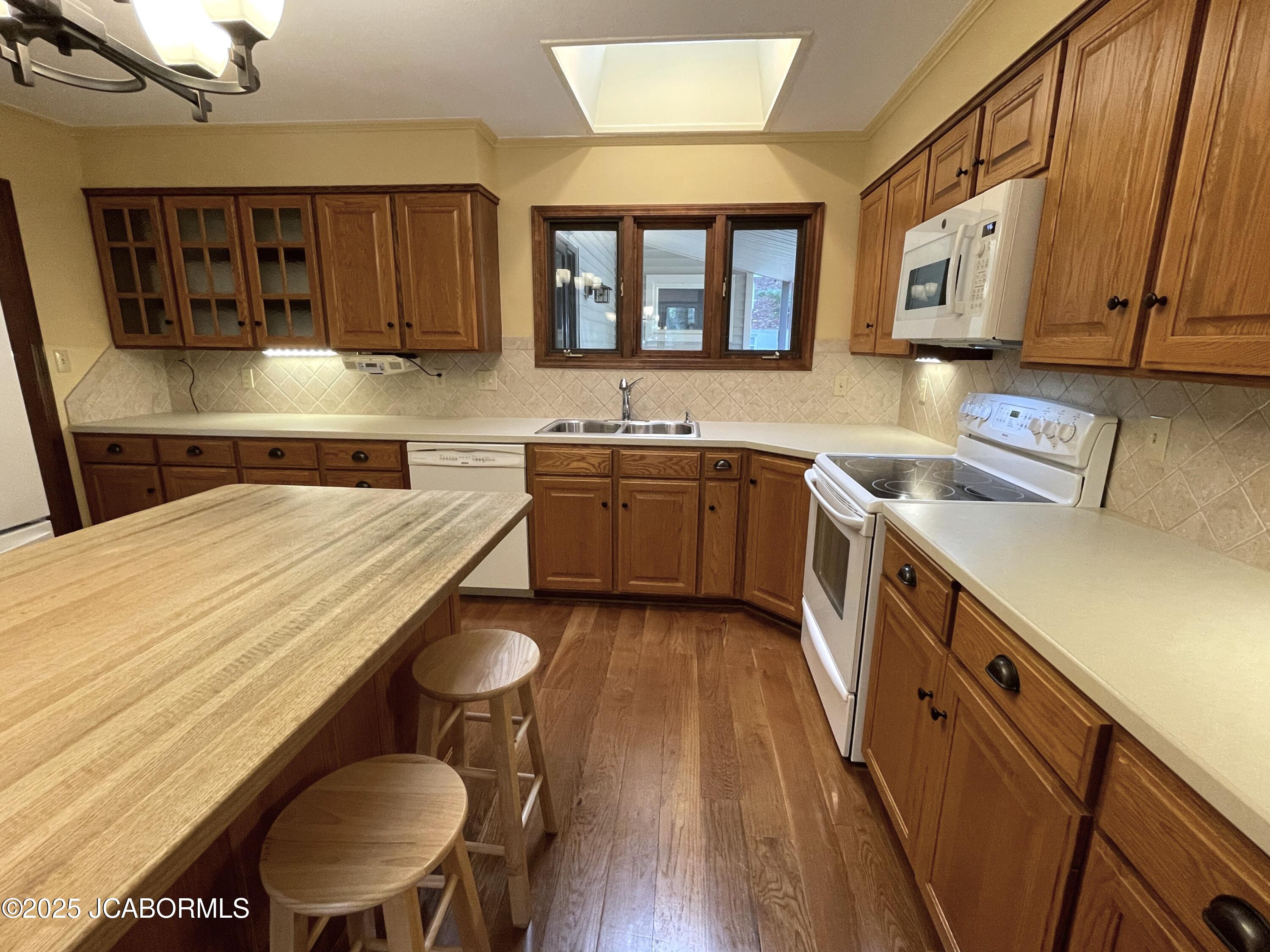 1744 ENGELWOOD DRIVE