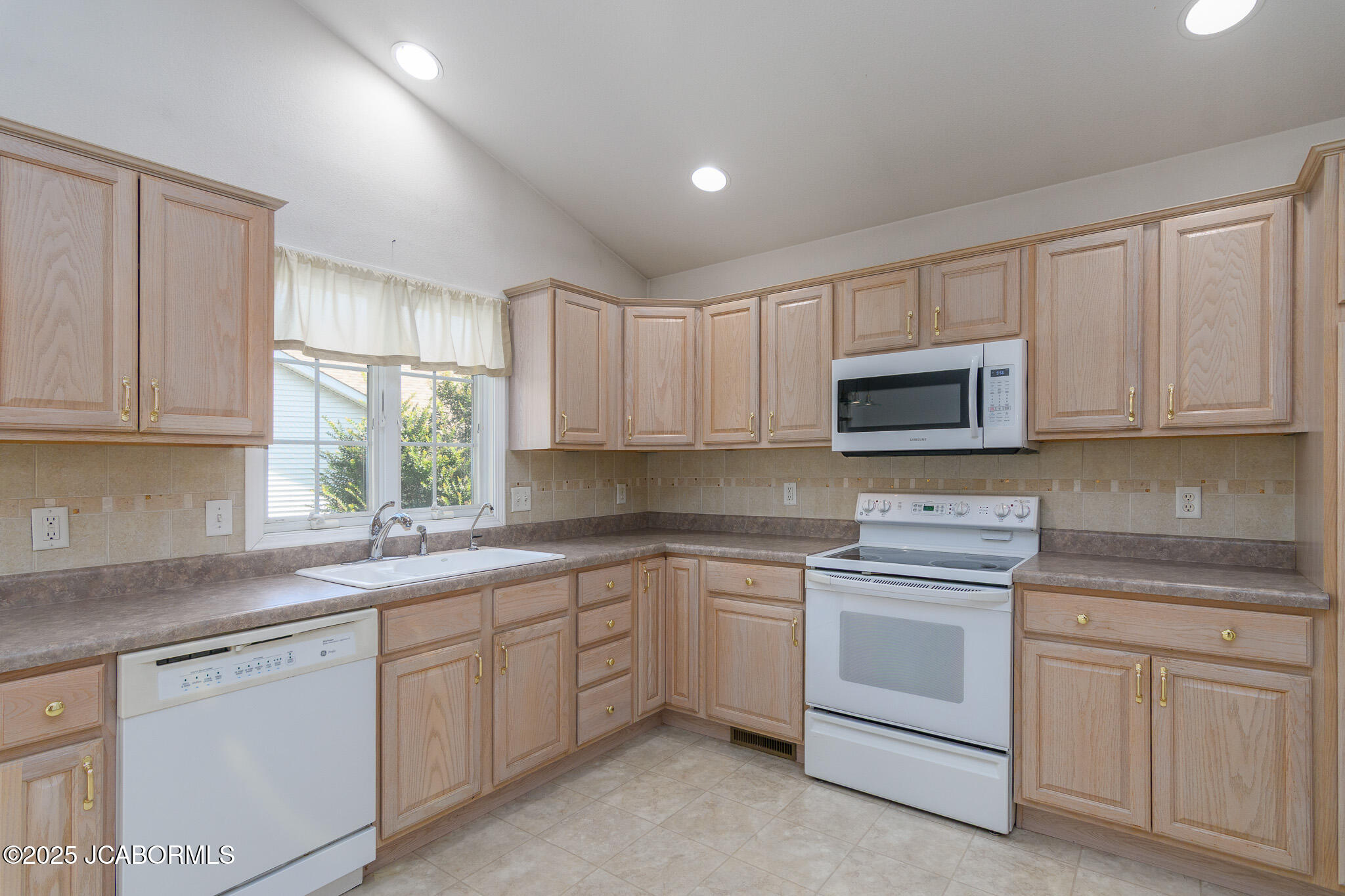 812 STRASBURG COURT