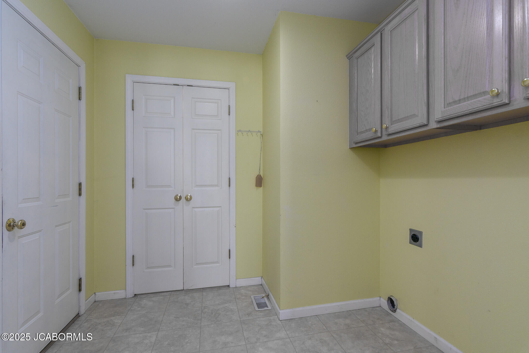 812 STRASBURG COURT