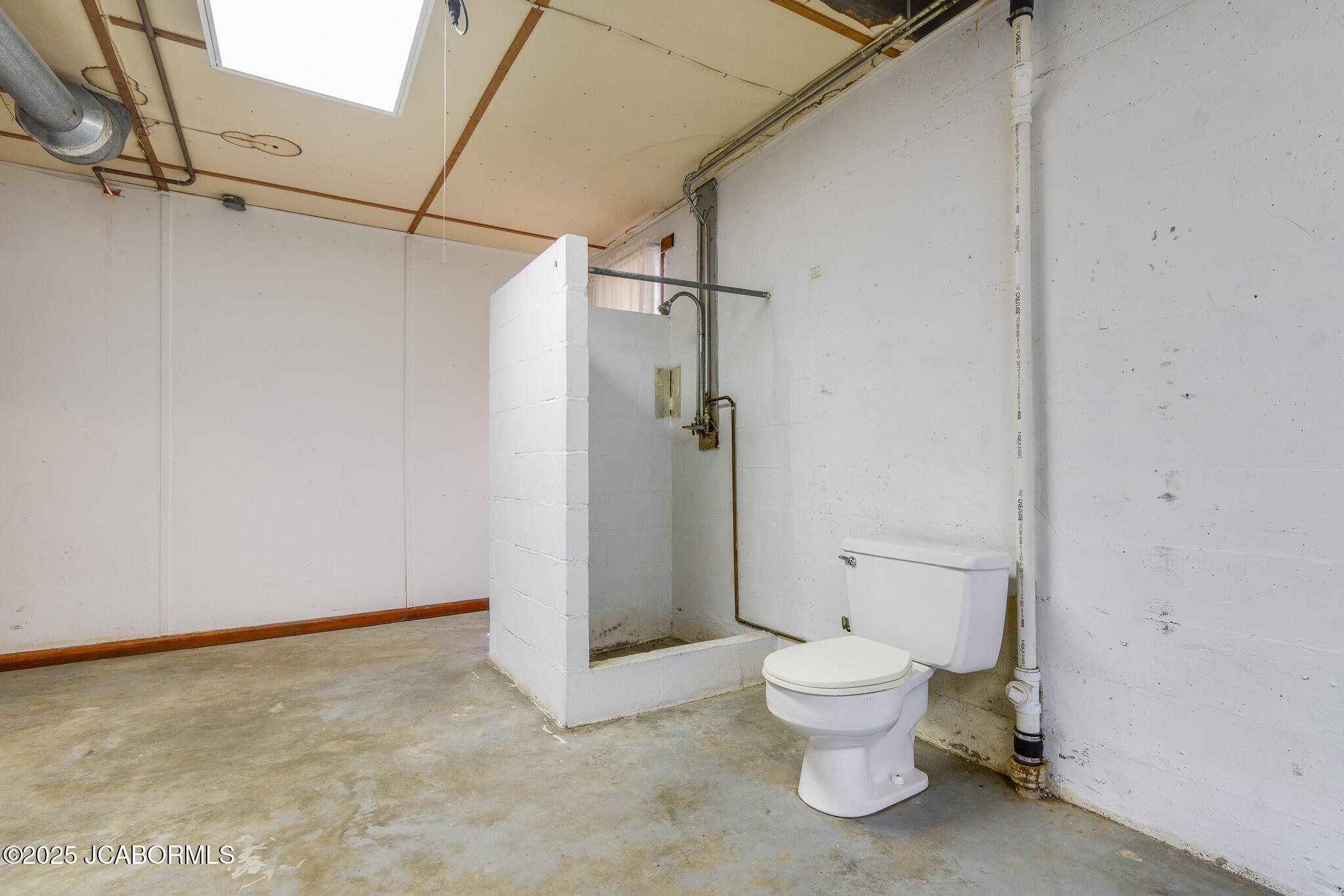 1833 W MCCARTY STREET