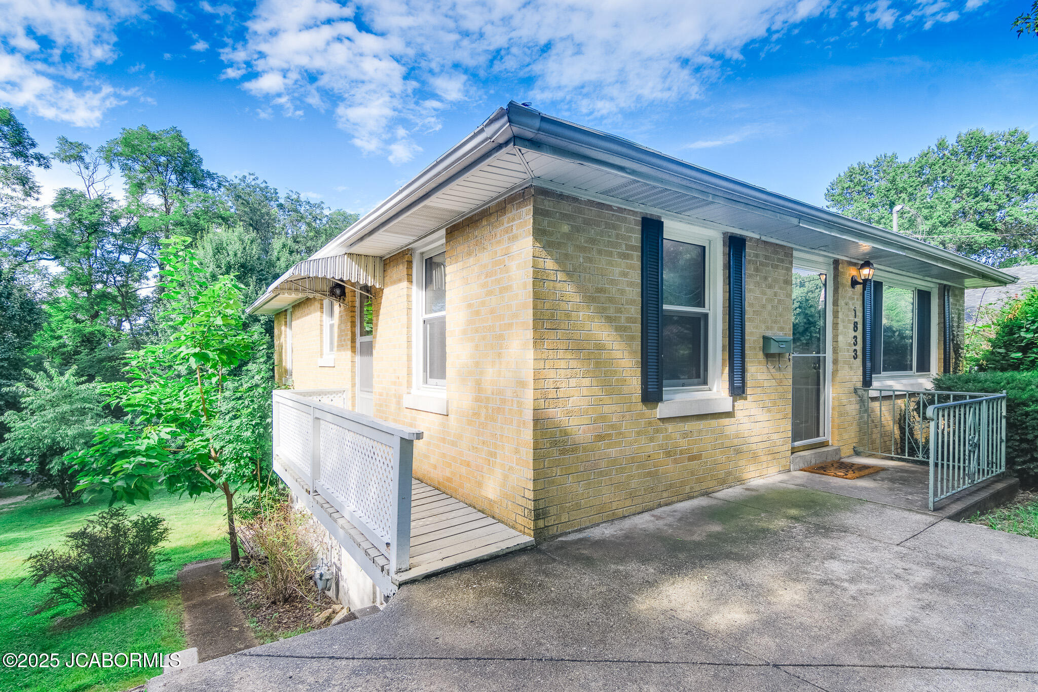 1833 W MCCARTY STREET