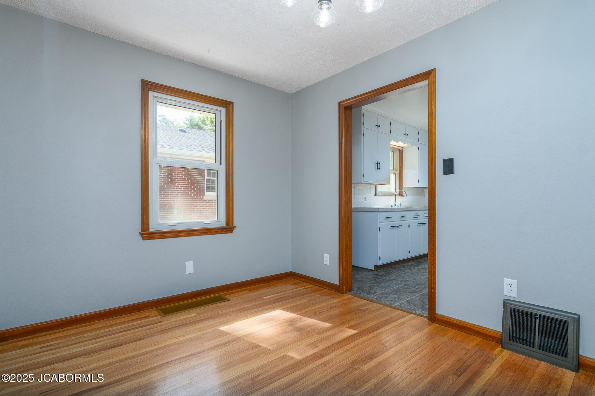 1833 W MCCARTY STREET