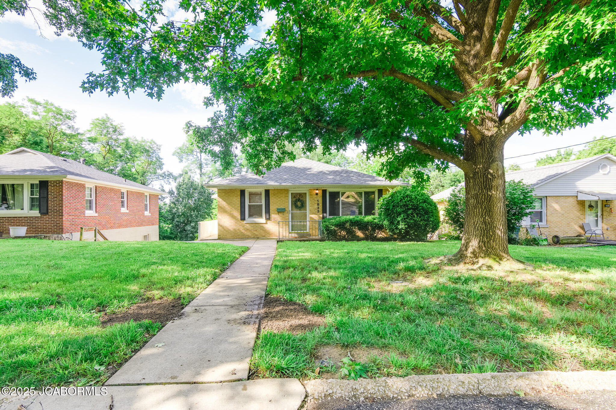 1833 W MCCARTY STREET