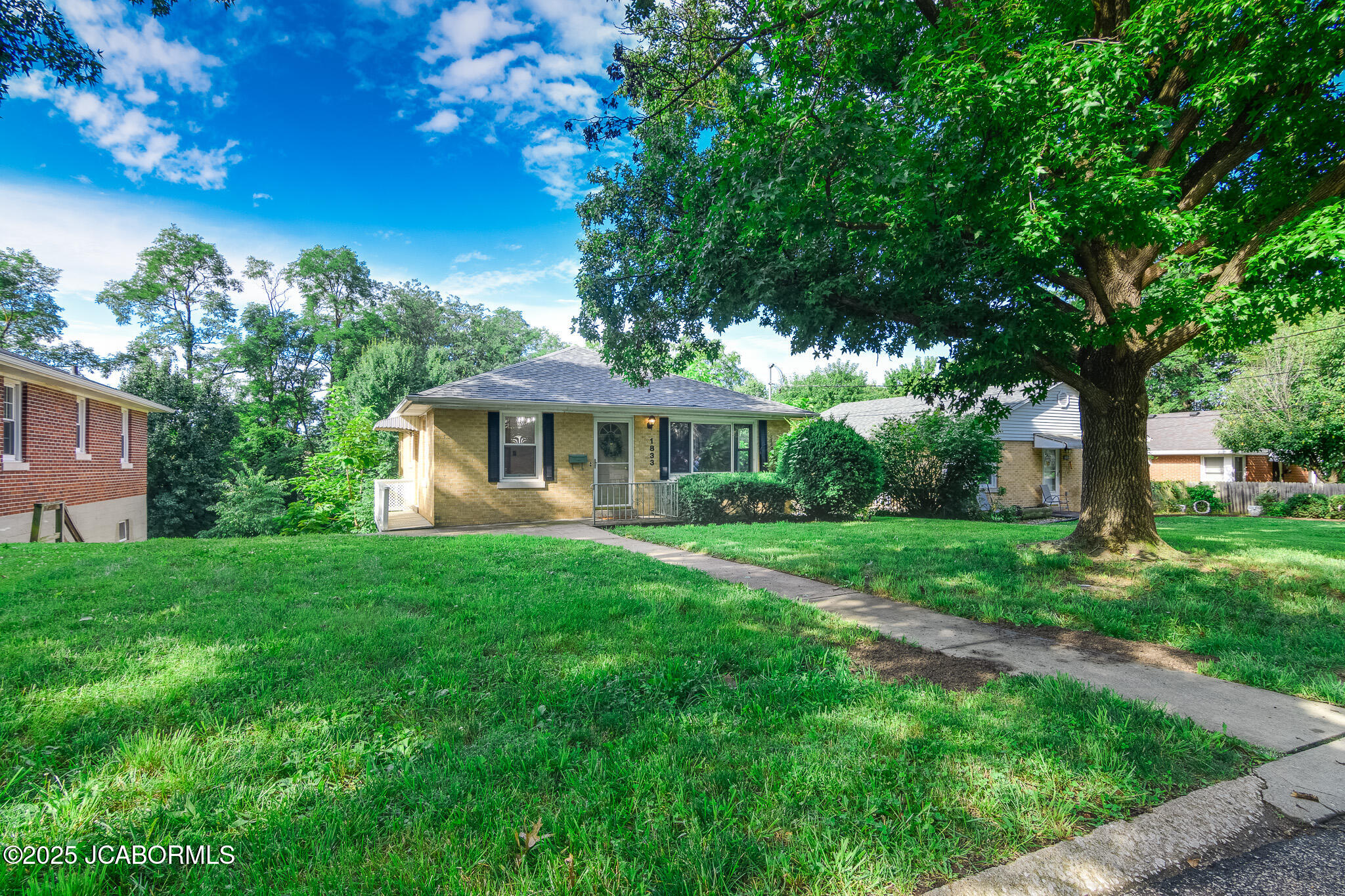 1833 W MCCARTY STREET