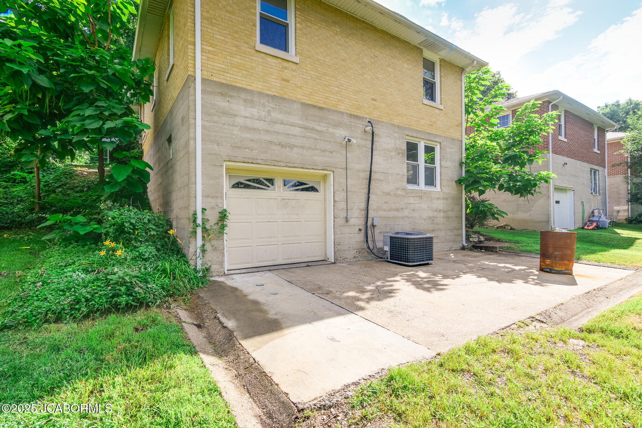 1833 W MCCARTY STREET