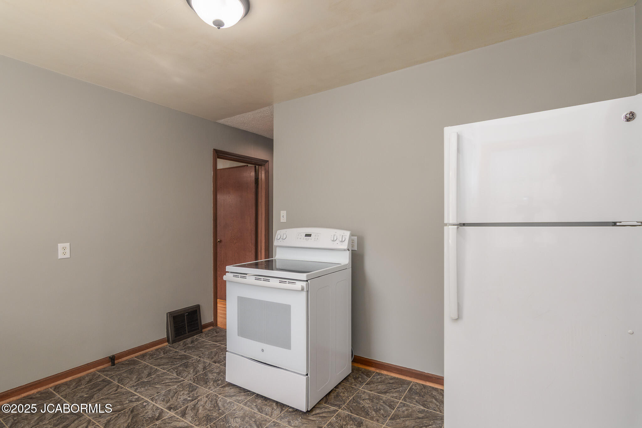 1833 W MCCARTY STREET