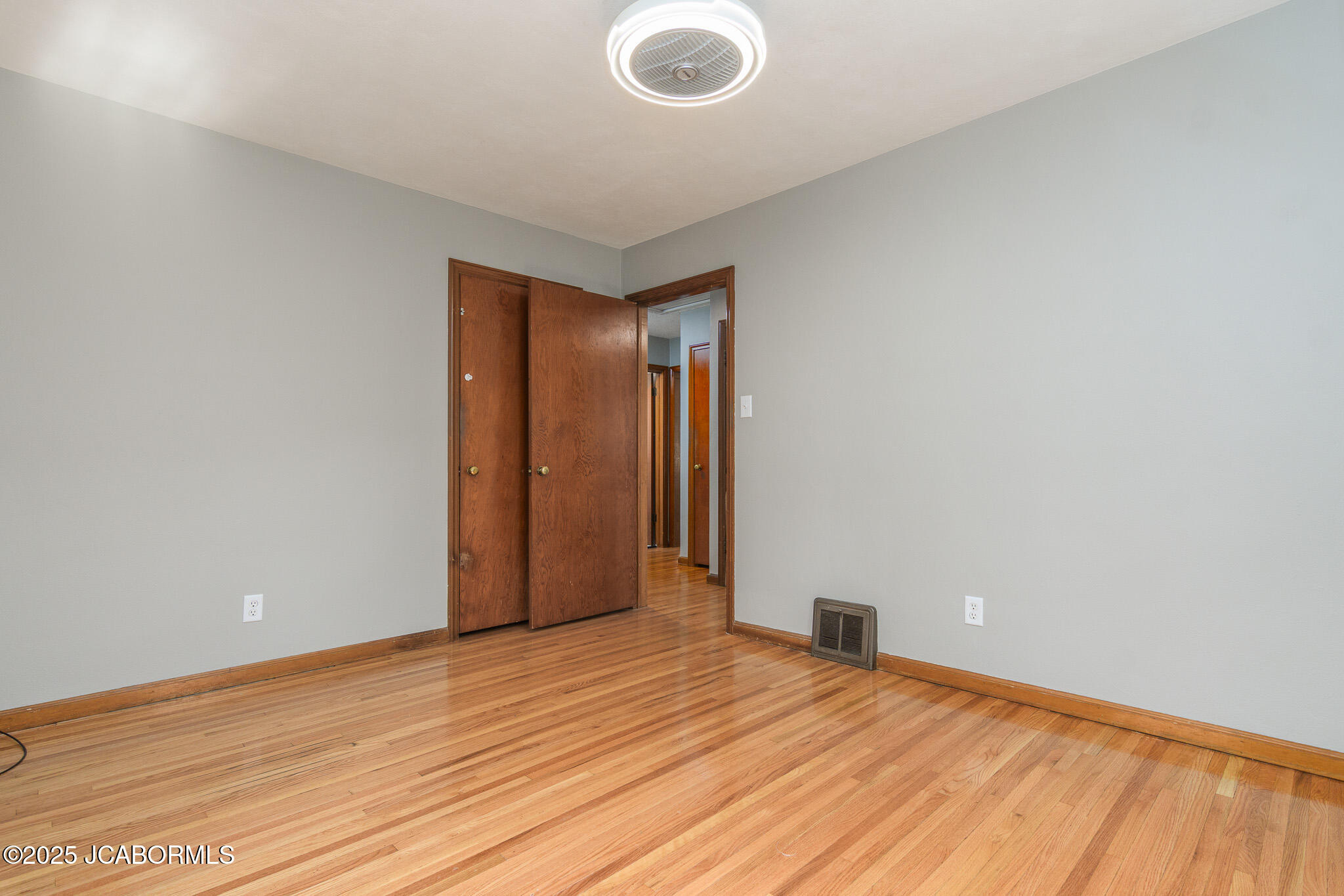 1833 W MCCARTY STREET