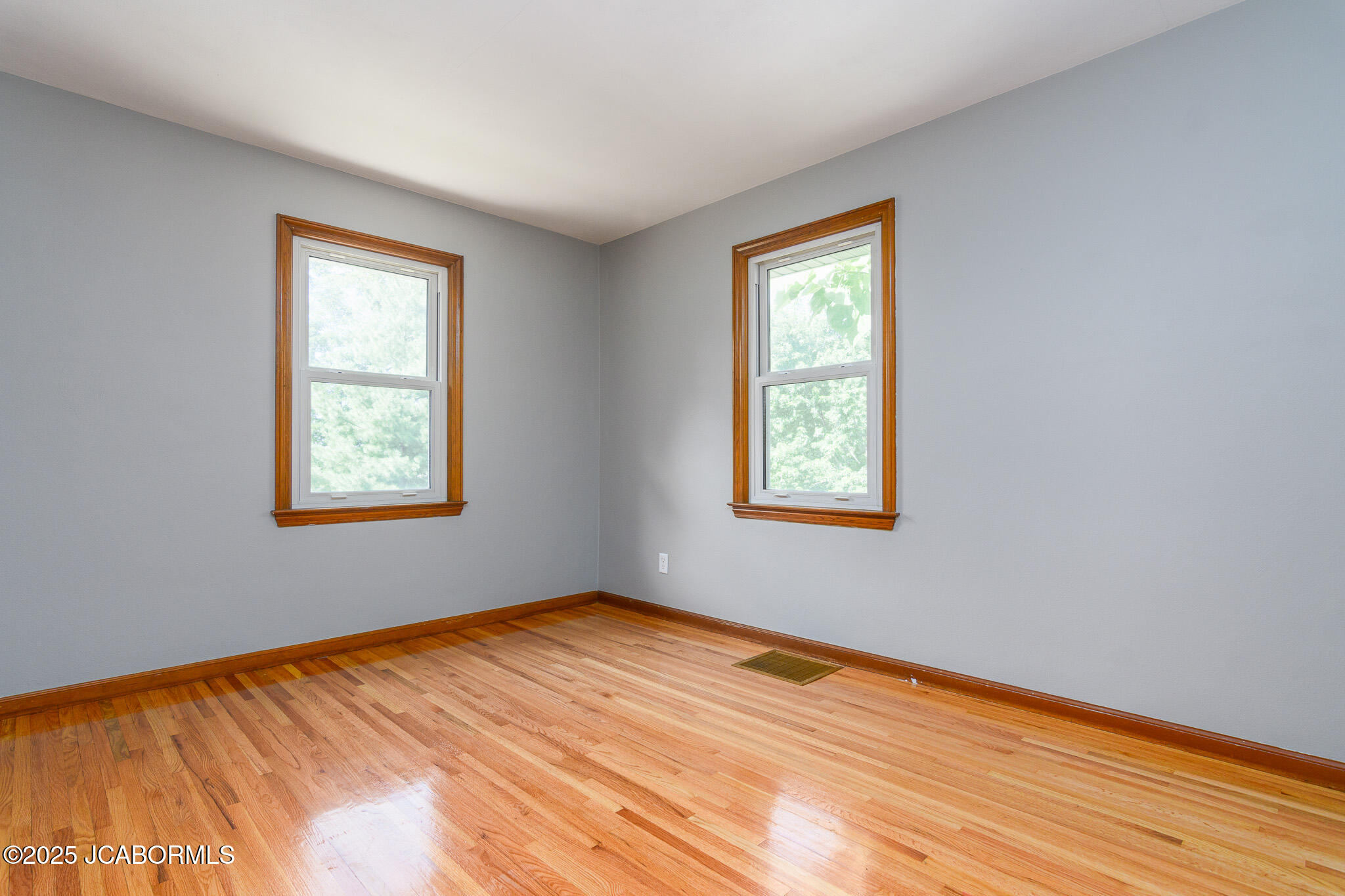 1833 W MCCARTY STREET