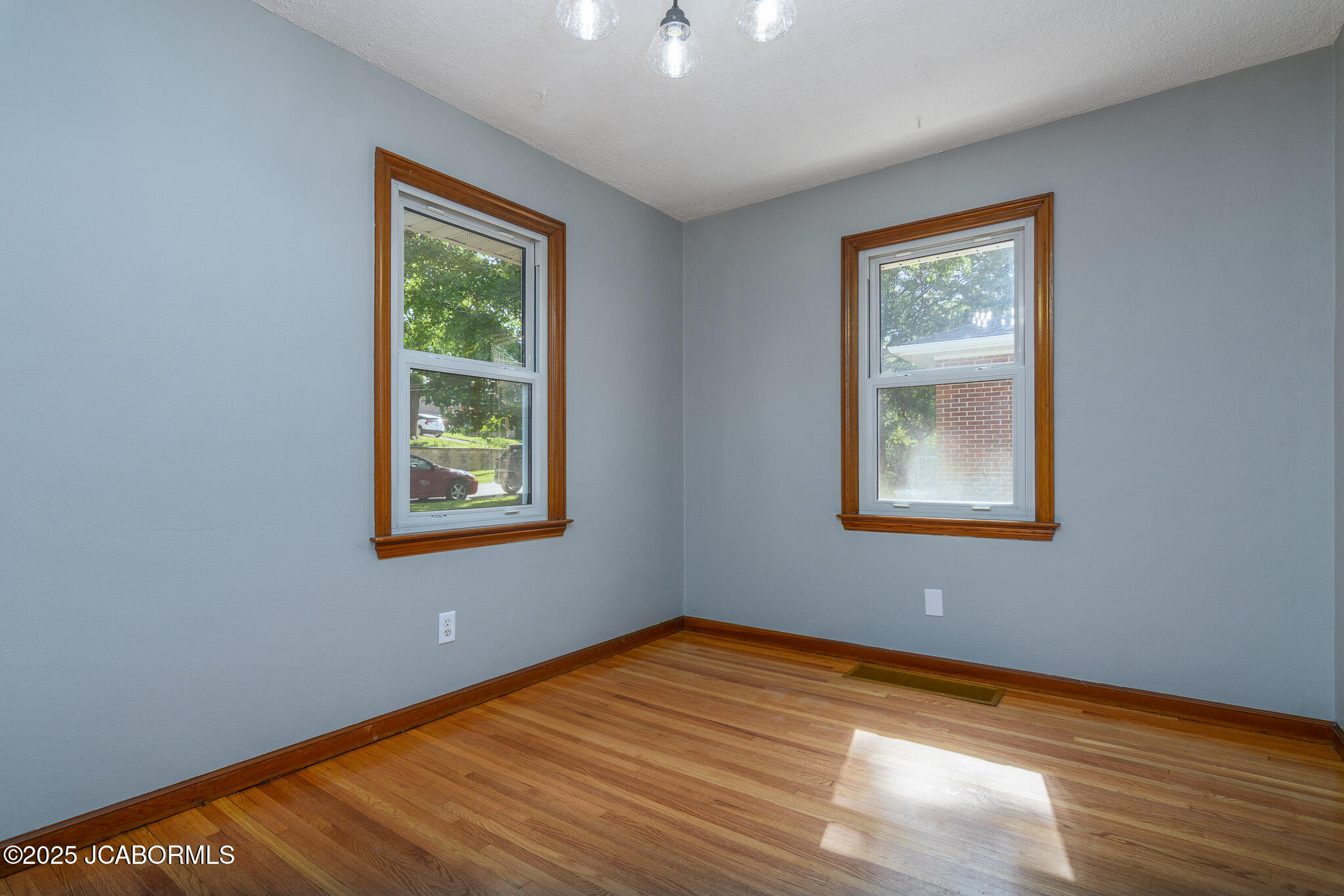 1833 W MCCARTY STREET