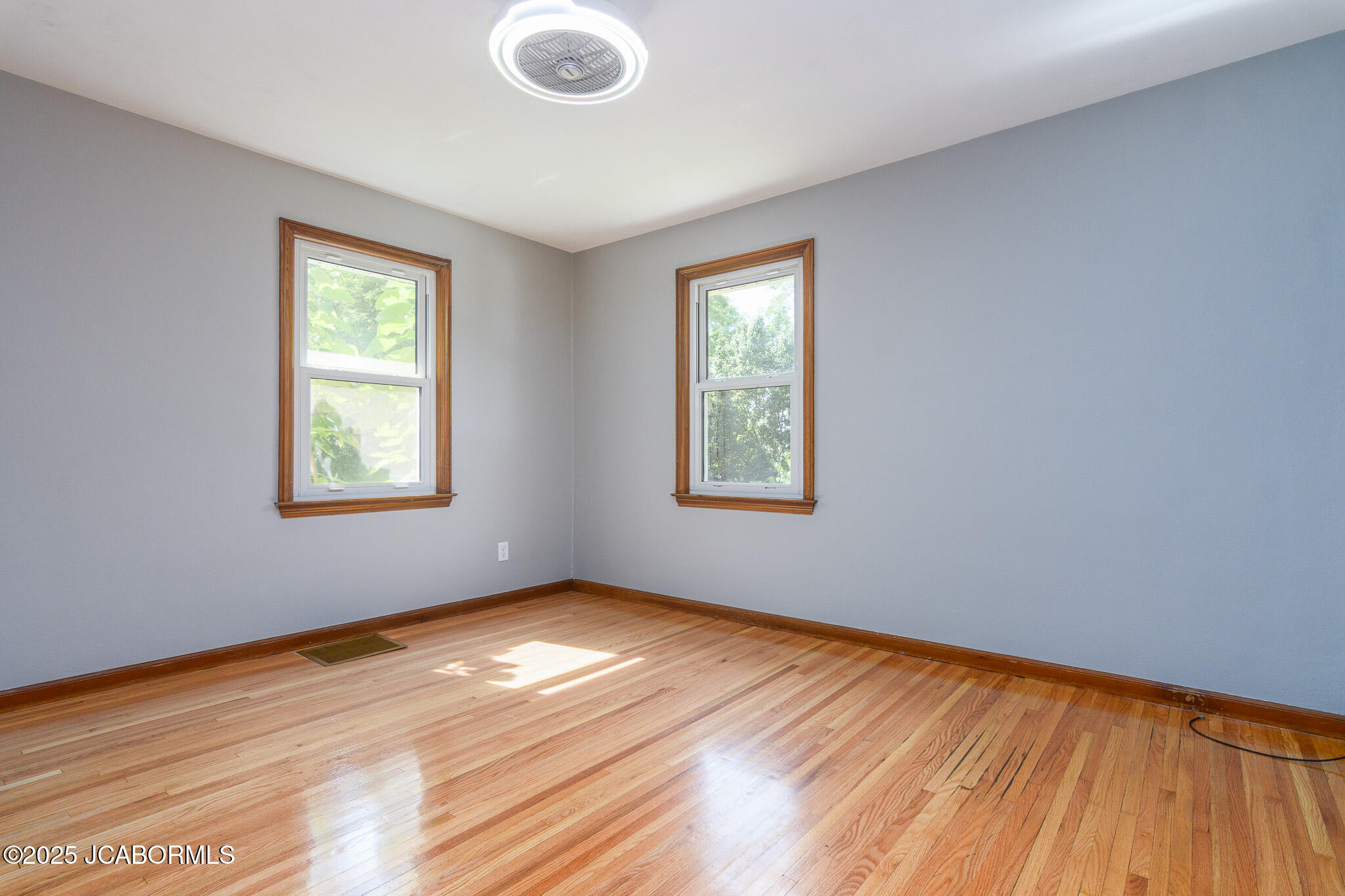 1833 W MCCARTY STREET