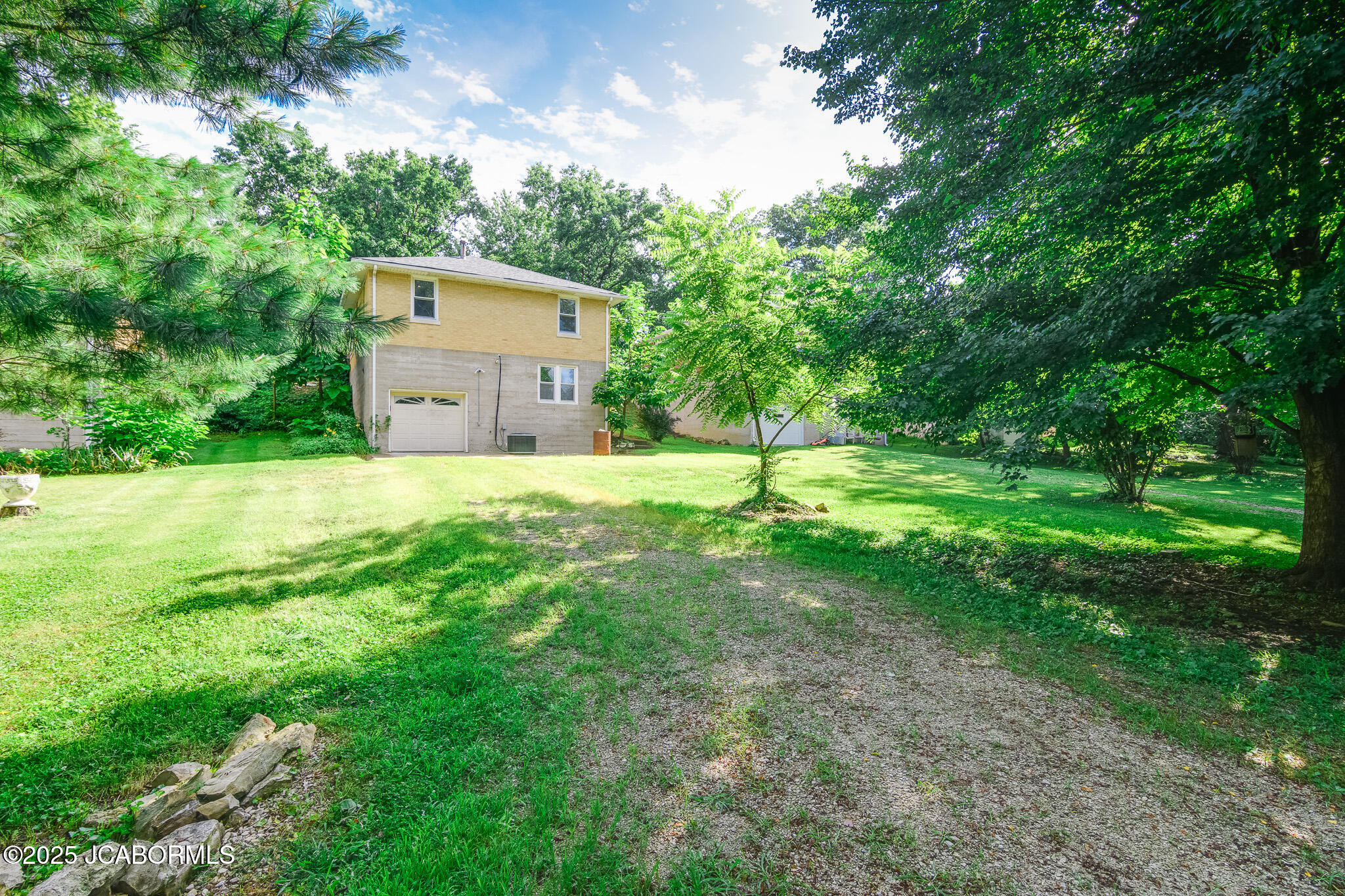 1833 W MCCARTY STREET