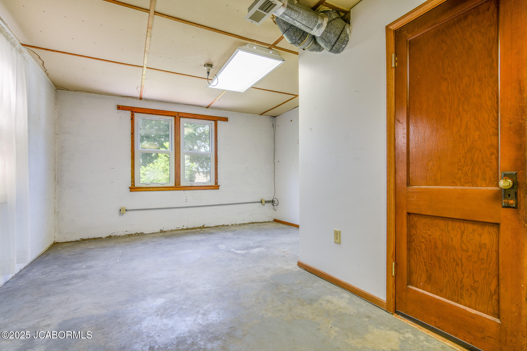 1833 W MCCARTY STREET