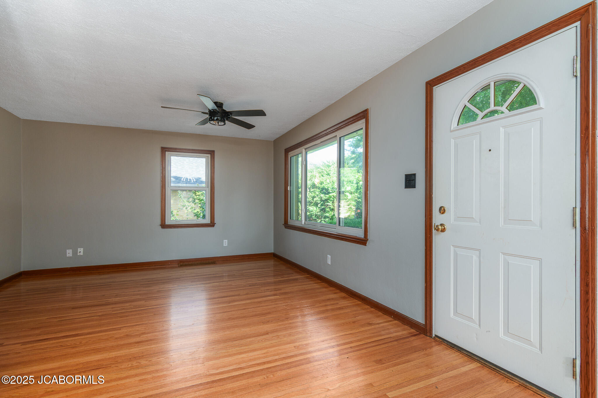 1833 W MCCARTY STREET