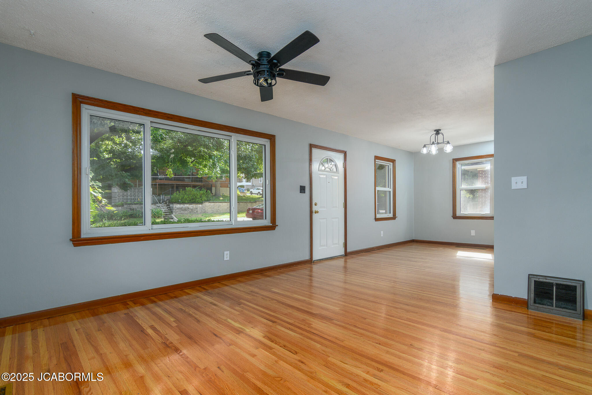 1833 W MCCARTY STREET