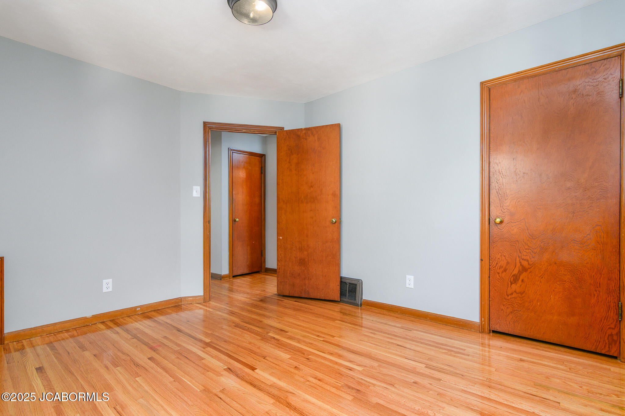 1833 W MCCARTY STREET