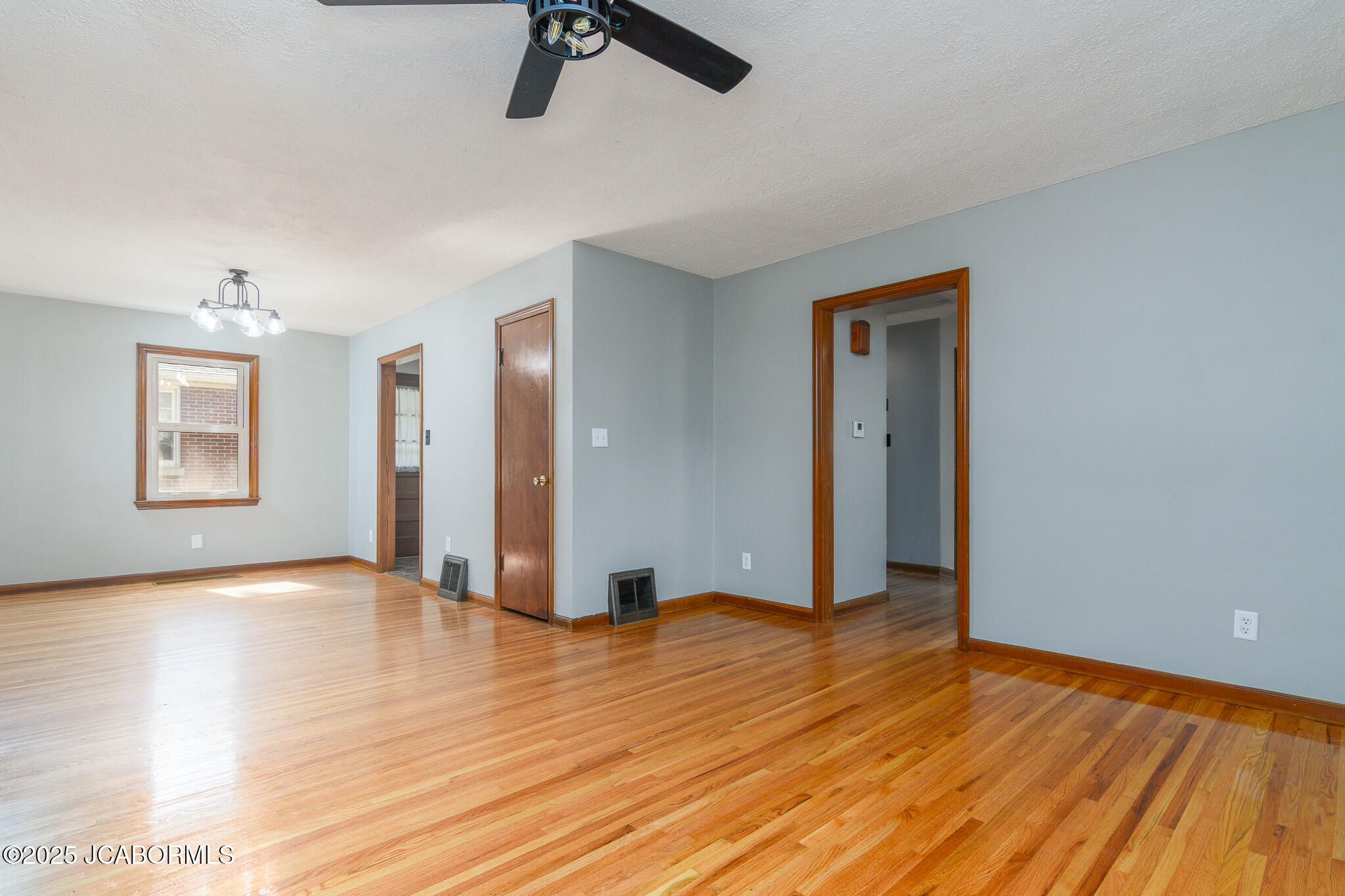 1833 W MCCARTY STREET