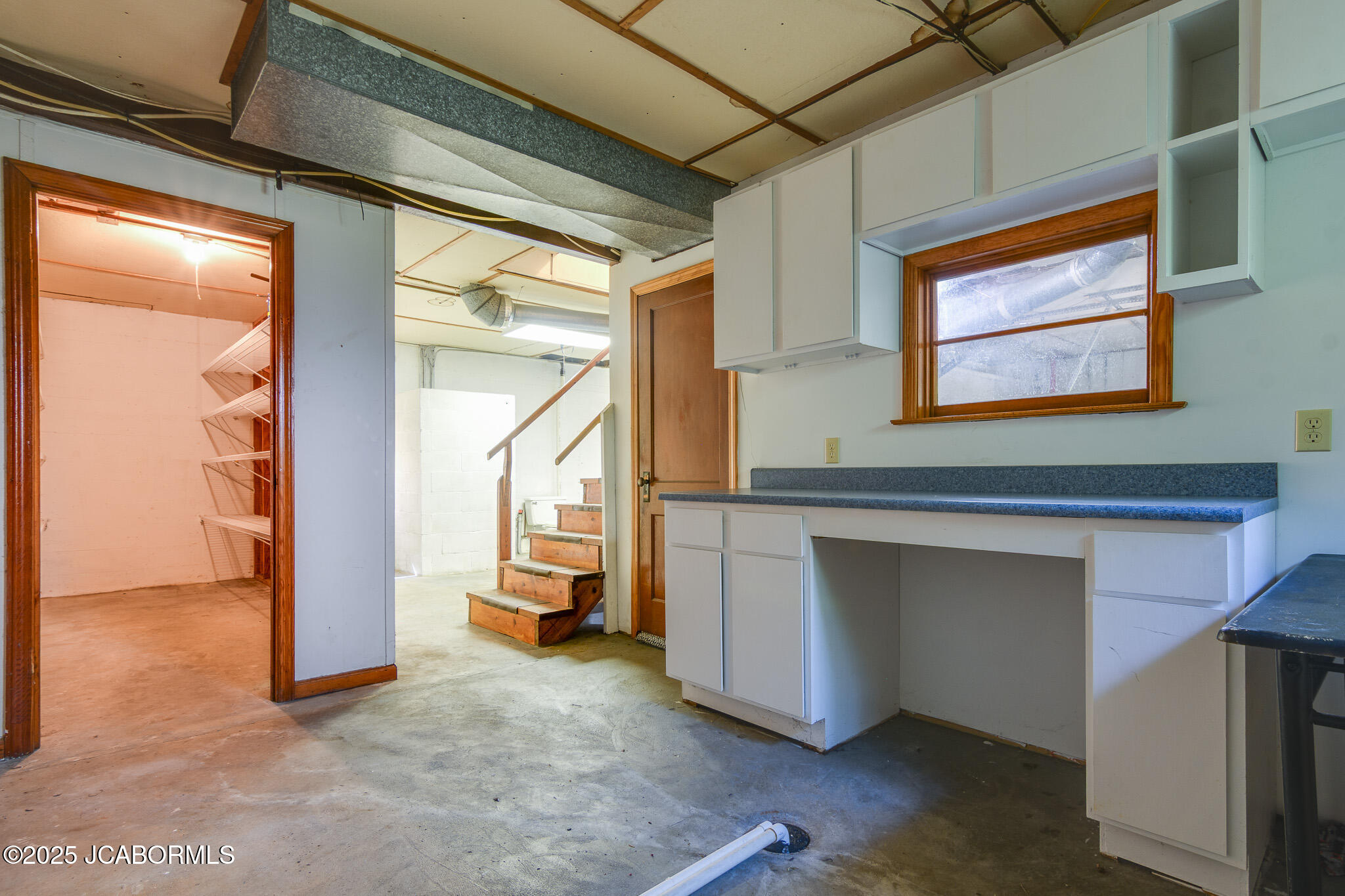 1833 W MCCARTY STREET