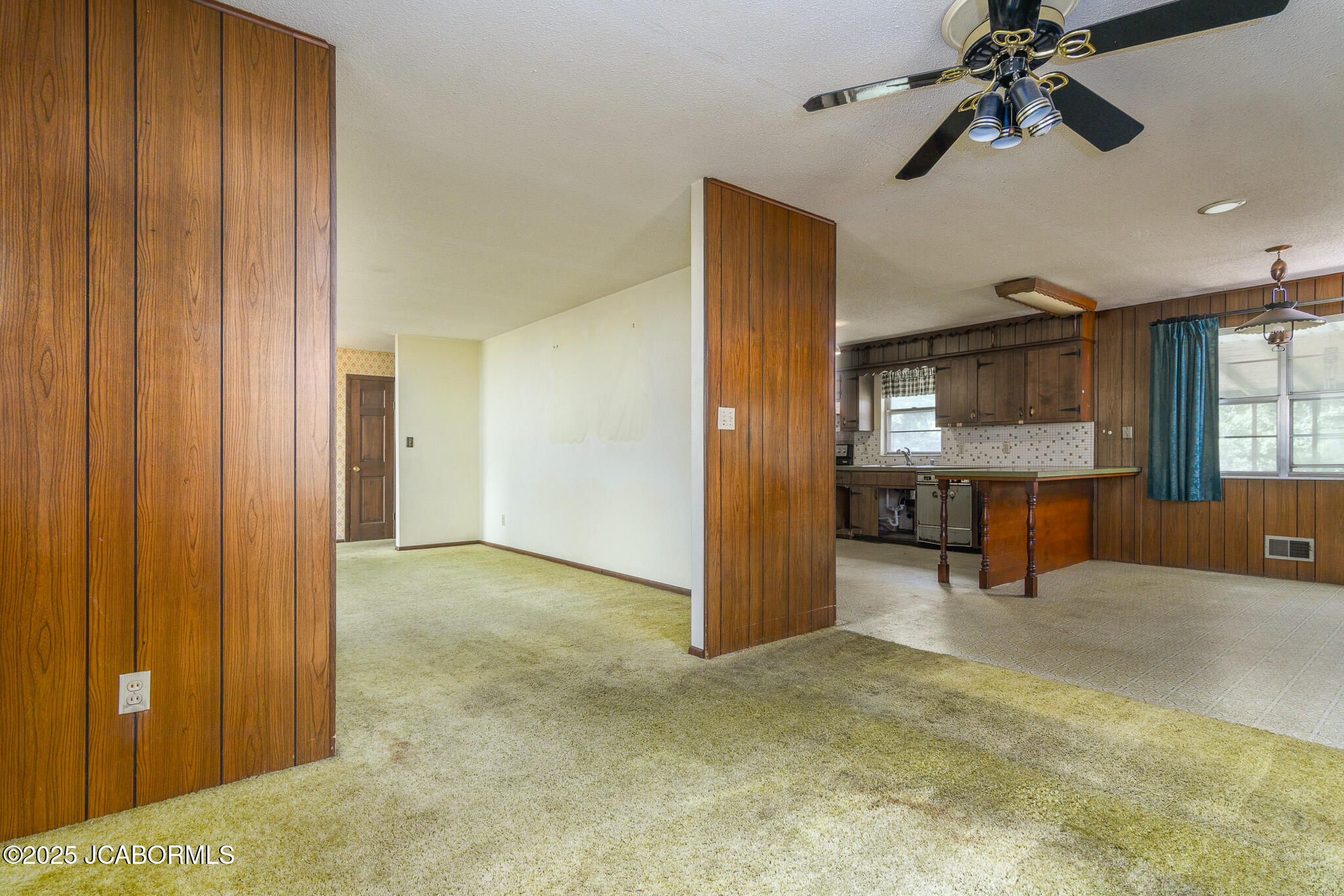 2925 HILLVIEW DRIVE